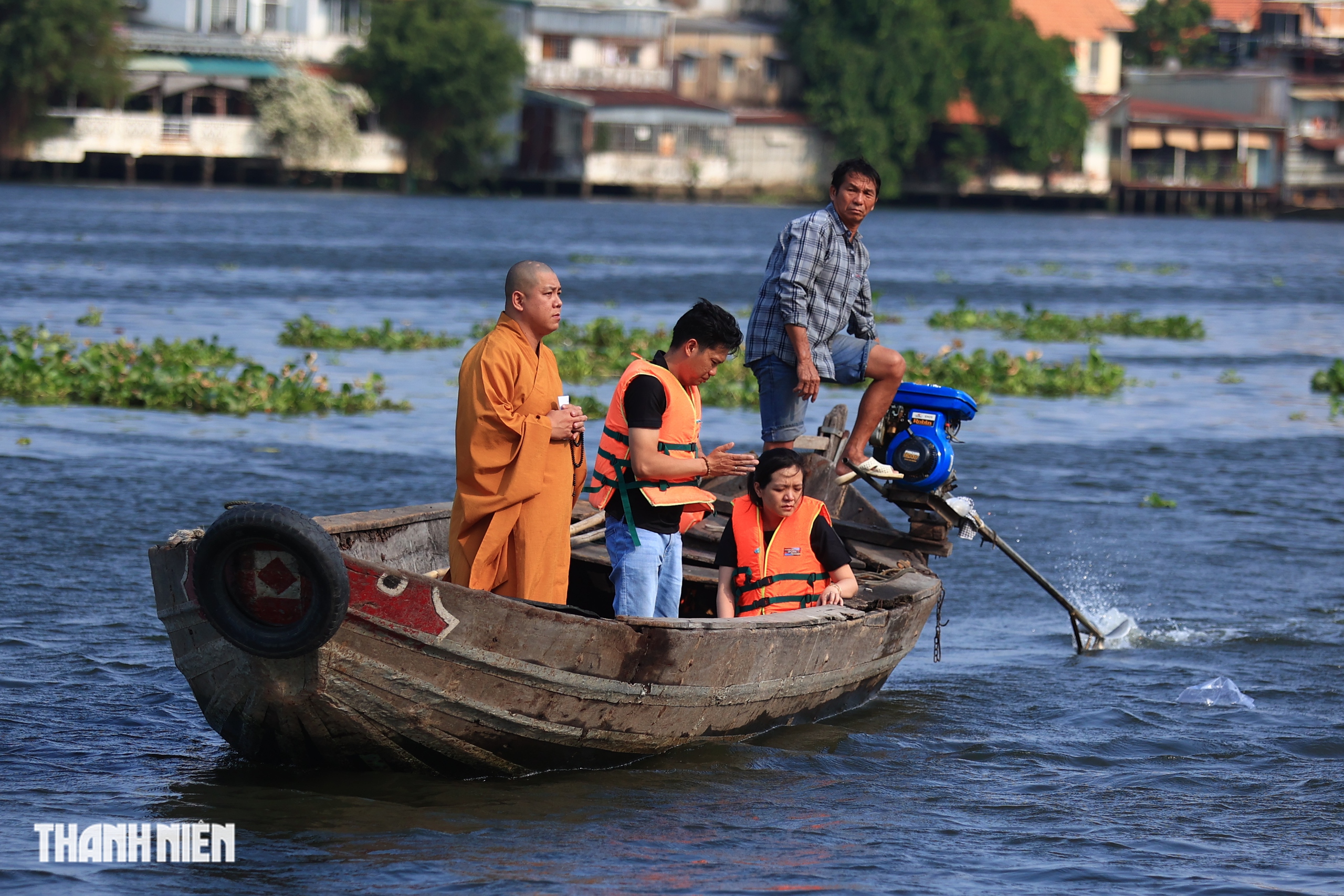 TP.HCM nh&igrave;n từ s&ocirc;ng S&agrave;i G&ograve;n: Ng&ocirc;i ch&ugrave;a 30 năm cưu mang phận đời xế b&oacute;ng- Ảnh 9.
