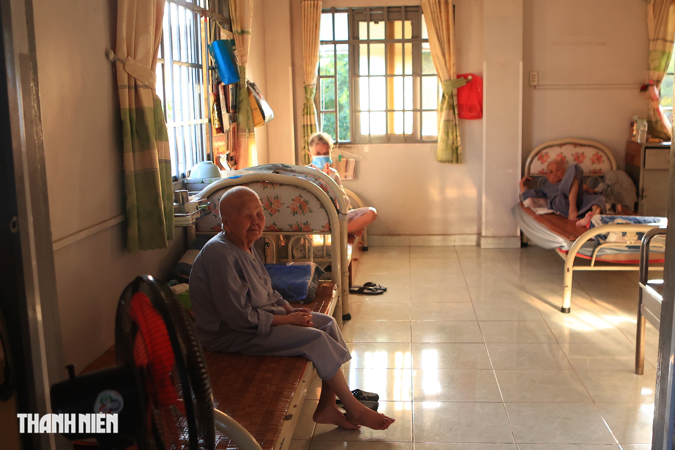 TP.HCM nh&igrave;n từ s&ocirc;ng S&agrave;i G&ograve;n: Ng&ocirc;i ch&ugrave;a 30 năm cưu mang phận đời xế b&oacute;ng- Ảnh 4.