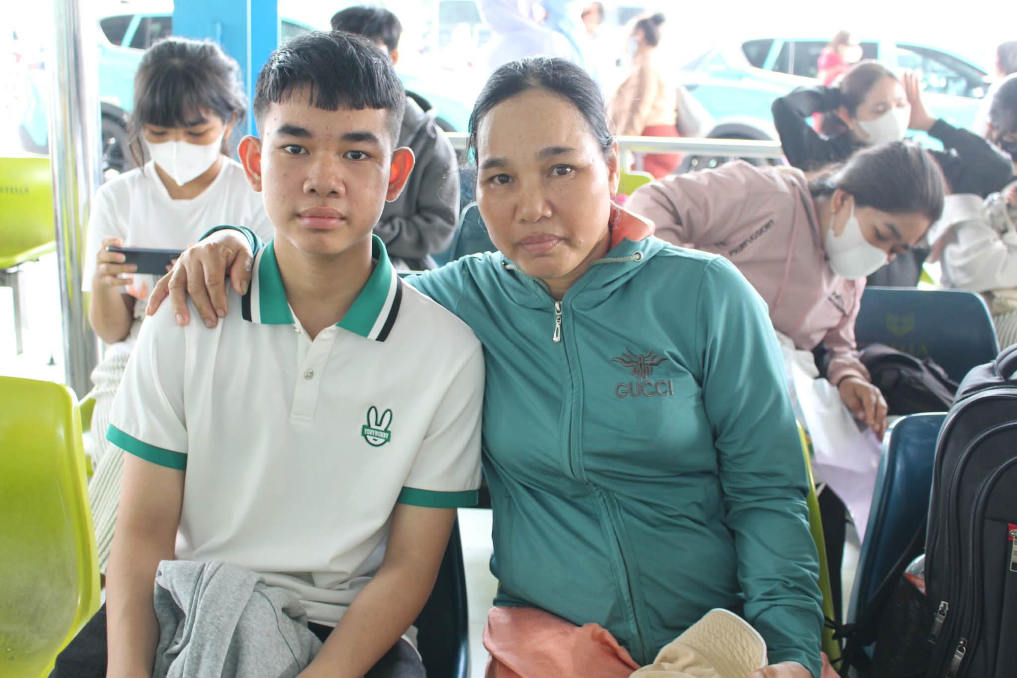 Cậu học trò chạy thận từng tháng, cơm rau vẫn mơ làm bác sĩ- Ảnh 6. Cậu học trò chạy thận từng tháng, cơm rau vẫn mơ làm bác sĩ- Ảnh 6.