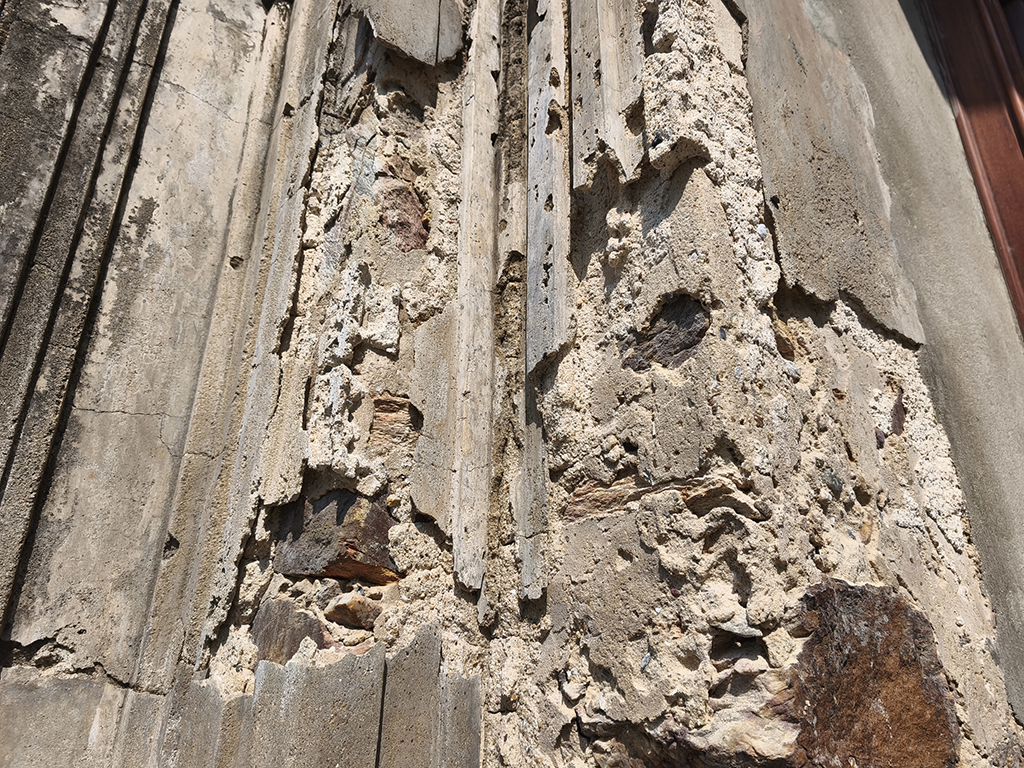 Nhà thờ đá Tùng Sơn lưu giữ nhiều thánh tích từ Công giáo Rôma- Ảnh 5. Nhà thờ đá Tùng Sơn lưu giữ nhiều thánh tích từ Công giáo Rôma- Ảnh 5.