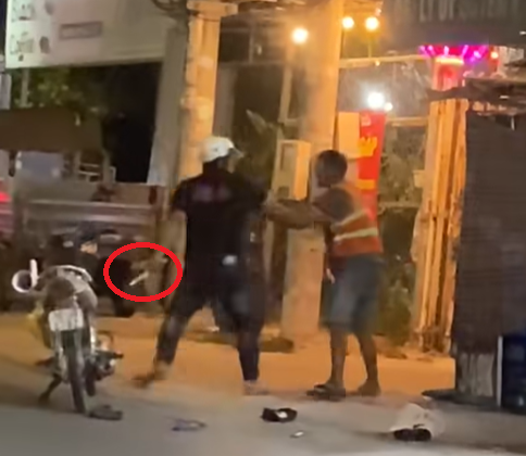 Công an xử lý nhóm người dùng hung khí ẩu đả trên đường Tăng Nhơn Phú , TP . HCM - Ảnh 1. Công an xử lý nhóm người dùng hung khí ẩu đả trên đường Tăng Nhơn Phú , TP . HCM - Ảnh 1.