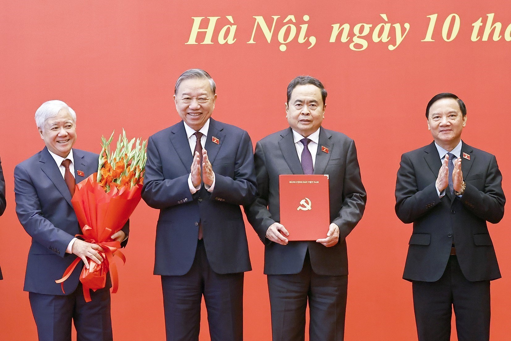 Quyết định của Bộ Chính trị về nhân sự Đảng ủy Quốc hội nhiệm kỳ 2025 - 2030- Ảnh 1. Quyết định của Bộ Chính trị về nhân sự Đảng ủy Quốc hội nhiệm kỳ 2025 - 2030- Ảnh 1.