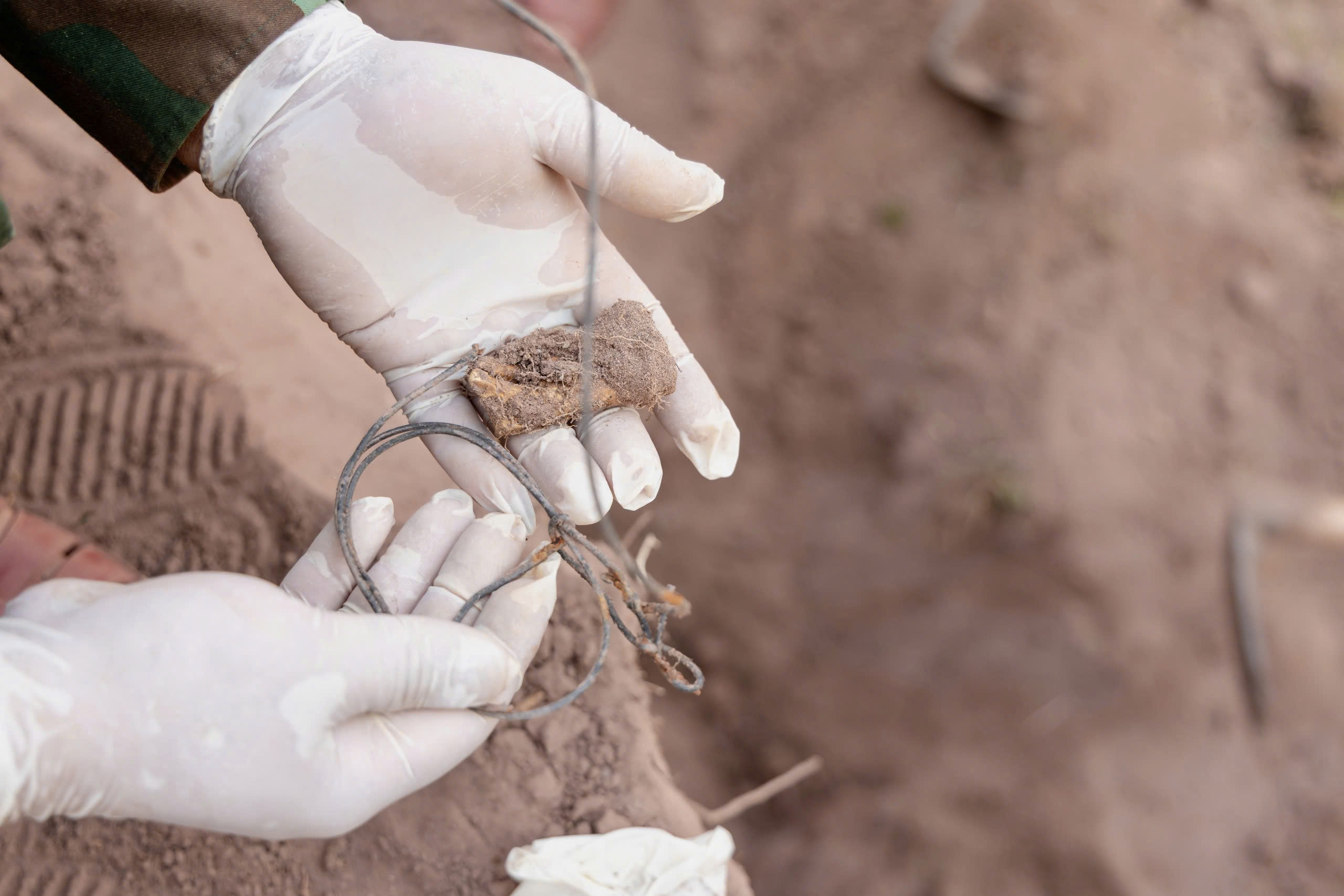 Bộ đội băng rừng, vượt suối Dân Hóa, tìm thêm 1 hài cốt liệt sĩ - Ảnh 6.