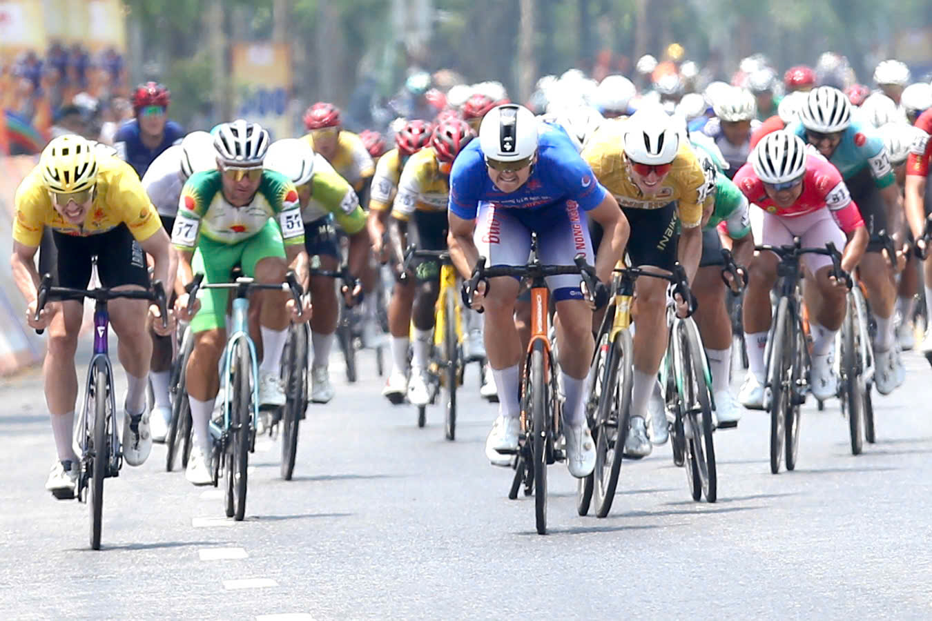 Cua rơ Việt Nam solo ấn tượng ở Cúp xe đạp truyền hình TP. Hồ Chí Minh Cua rơ Việt Nam solo ấn tượng ở Cúp xe đạp truyền hình TP.HCM- Ảnh 4.