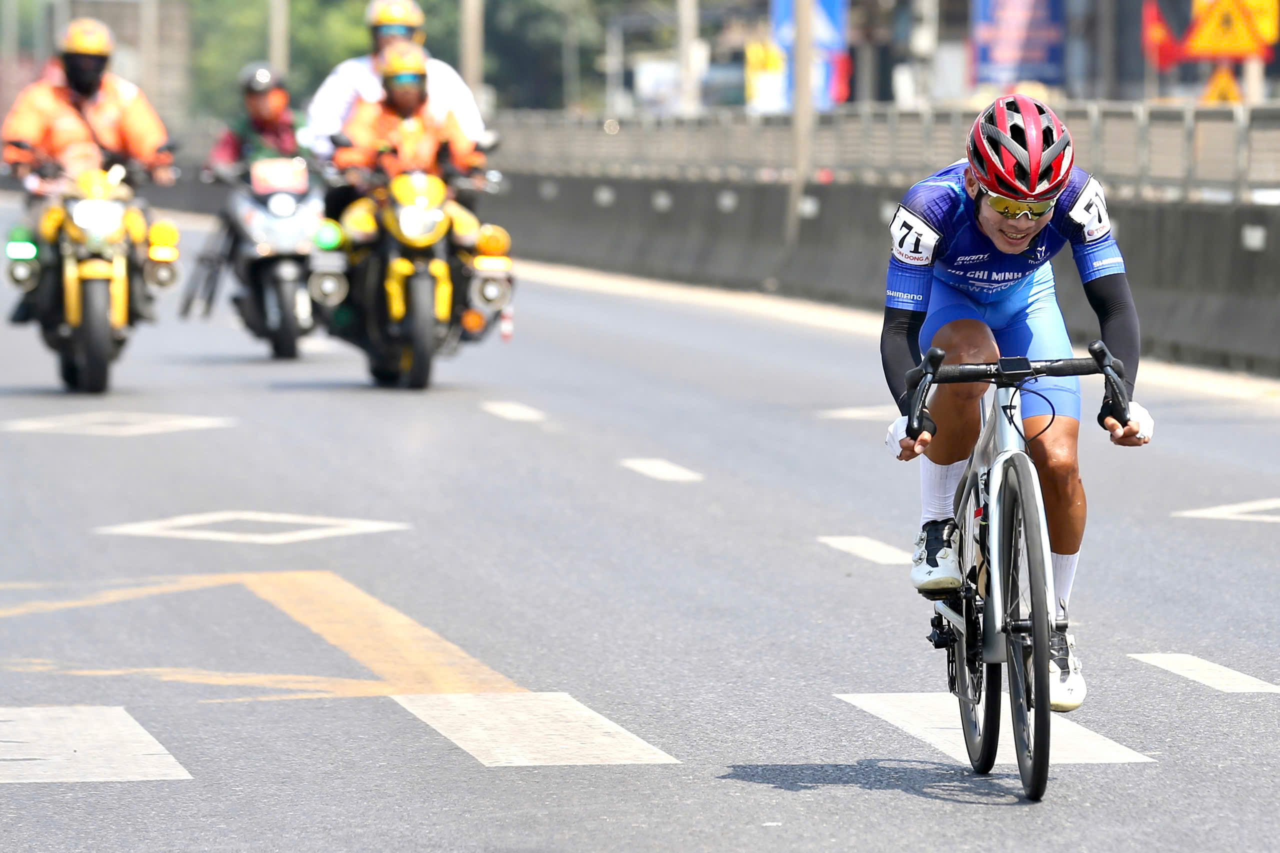 Cua rơ Việt Nam solo ấn tượng ở Cúp xe đạp truyền hình TP. Hồ Chí Minh Cua rơ Việt Nam solo ấn tượng ở Cúp xe đạp truyền hình TP.HCM- Ảnh 2.