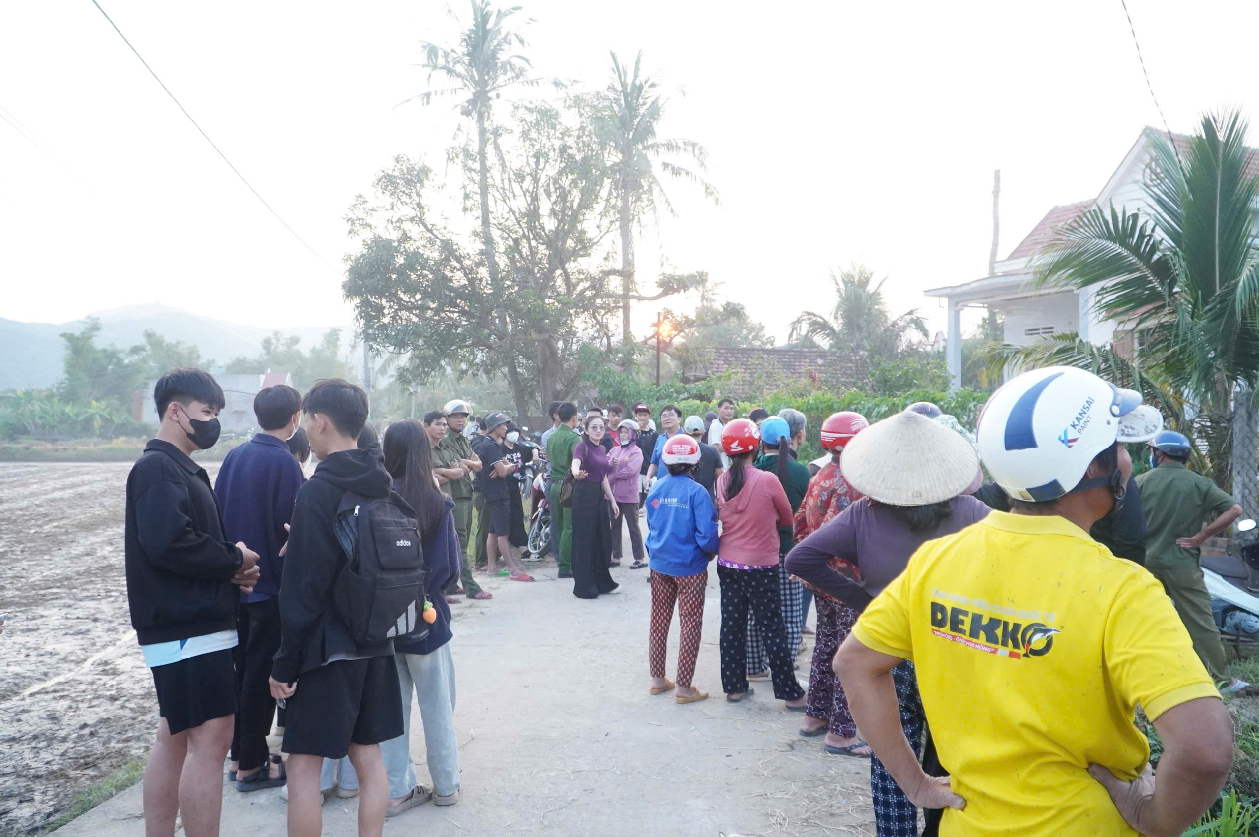 Vụ nhiều thi thể cháy xém trong ngôi nhà ở Gia Lai: Gia đình có 4 người - Ảnh 2.