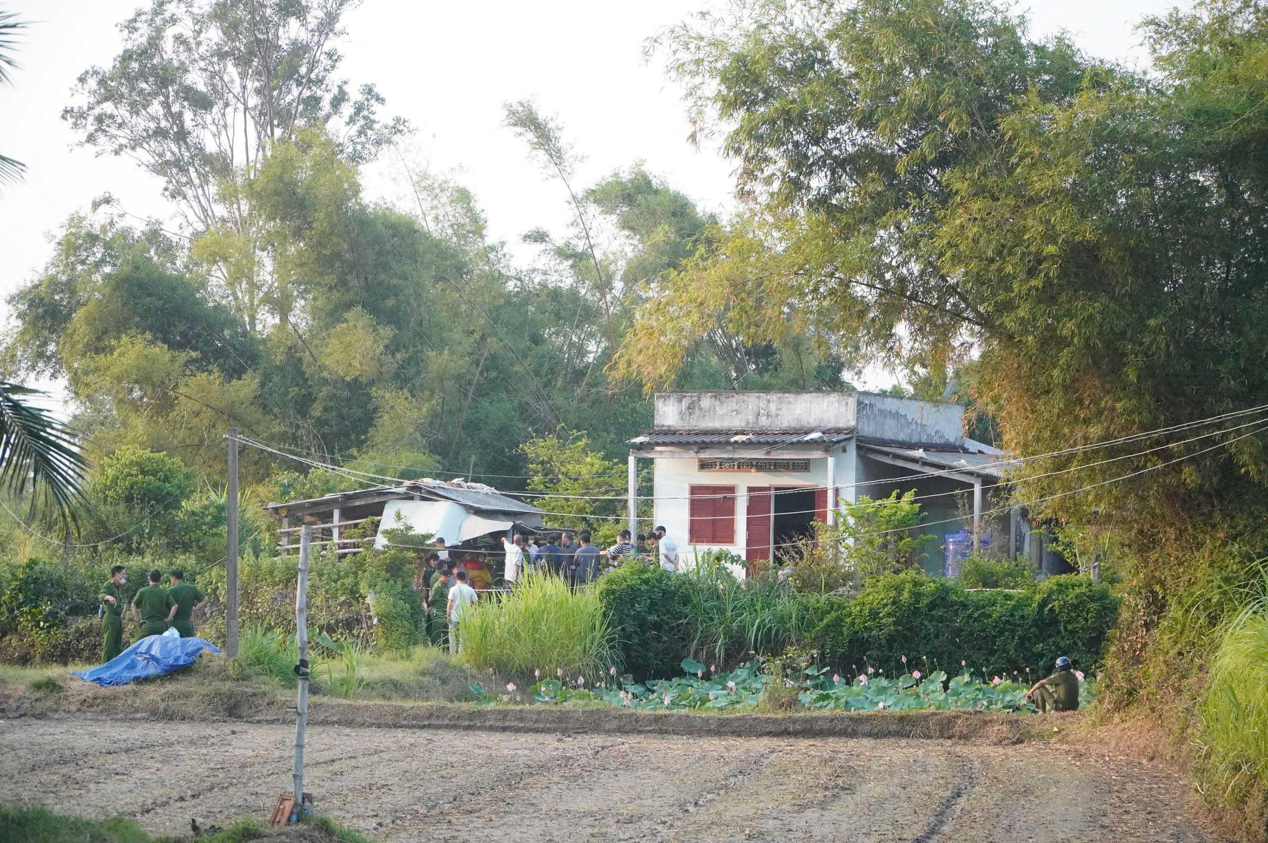 Vụ nhiều thi thể cháy xém trong ngôi nhà ở Gia Lai: Gia đình có 4 người - Ảnh 3.