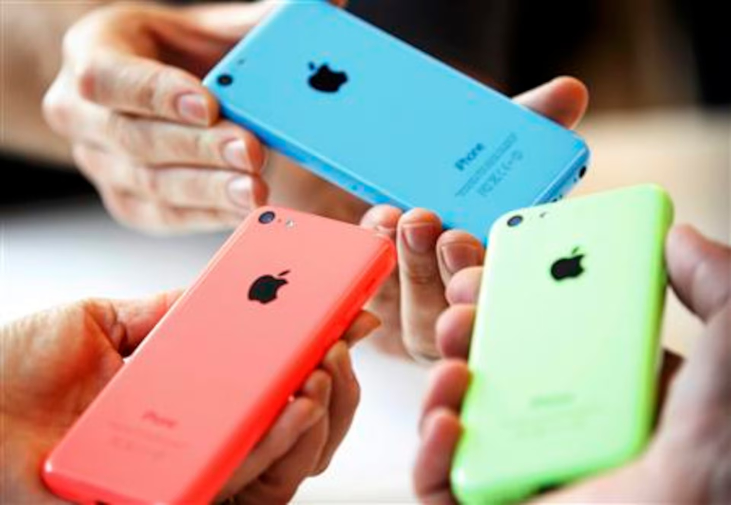 iPhone 5c bị lãng quên bất ngờ gây sốt trở lại - Ảnh 1.