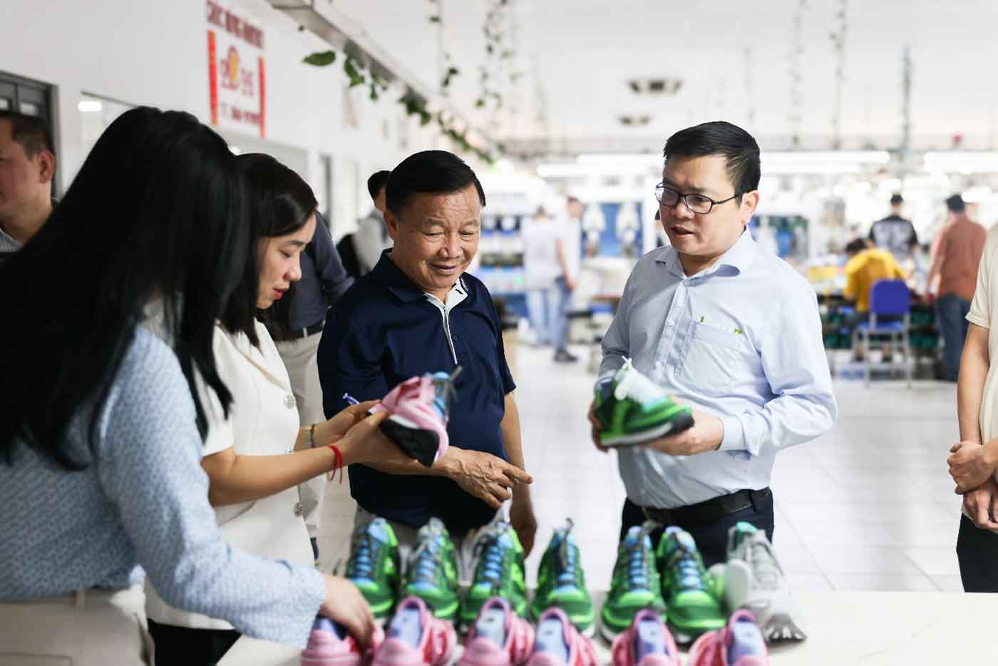 TBS Group và Hiệp hội Da giày túi xách Việt Nam tiếp đoàn Bộ Công thương - Ảnh 2.