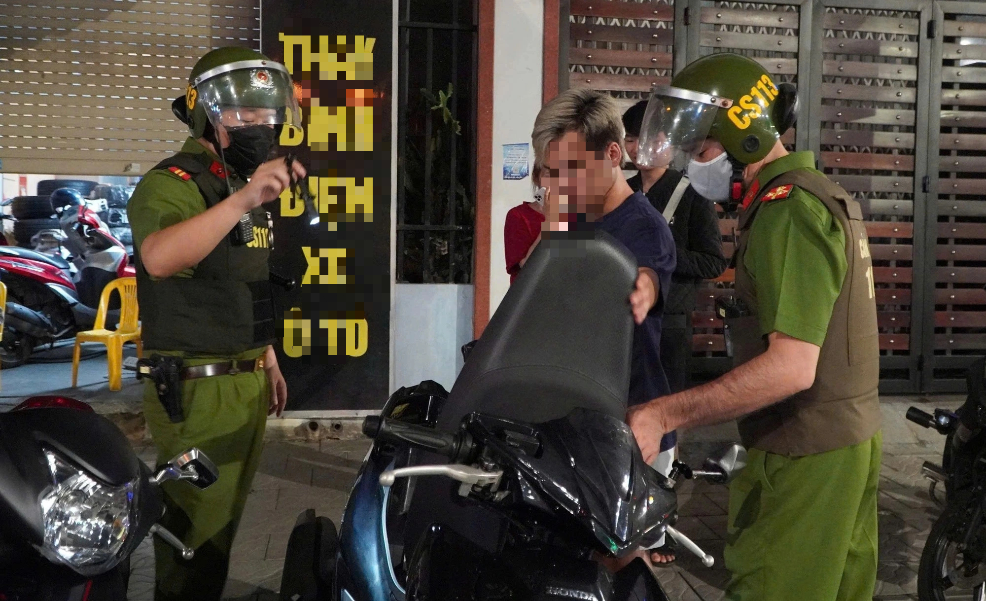 Công an Đà Nẵng ra quân trấn áp thanh thiếu niên náo loạn đường phố - Ảnh 3.