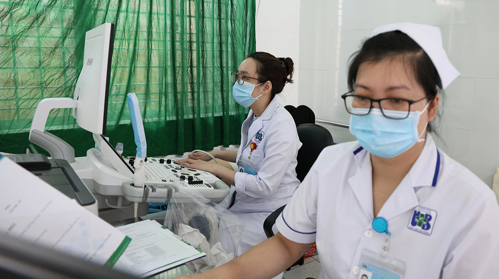Đến hết 2026, toàn dân được khám sức khỏe định kỳ miễn phí - Ảnh 1.