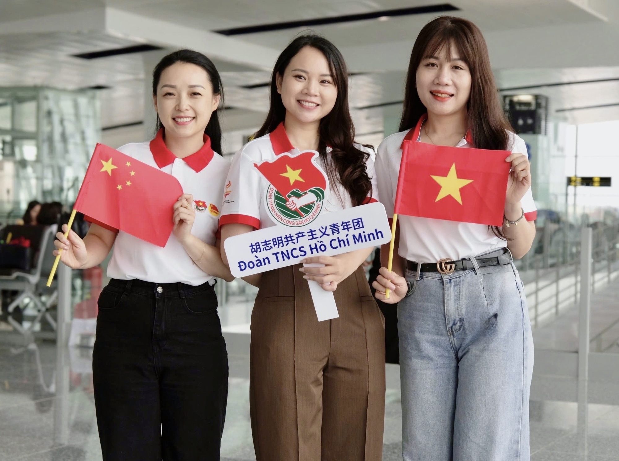 Gần 200 thanh, thiếu nhi Việt Nam tham gia &lsquo;h&agrave;nh tr&igrave;nh đỏ&rsquo; tại Trung Quốc- Ảnh 2.