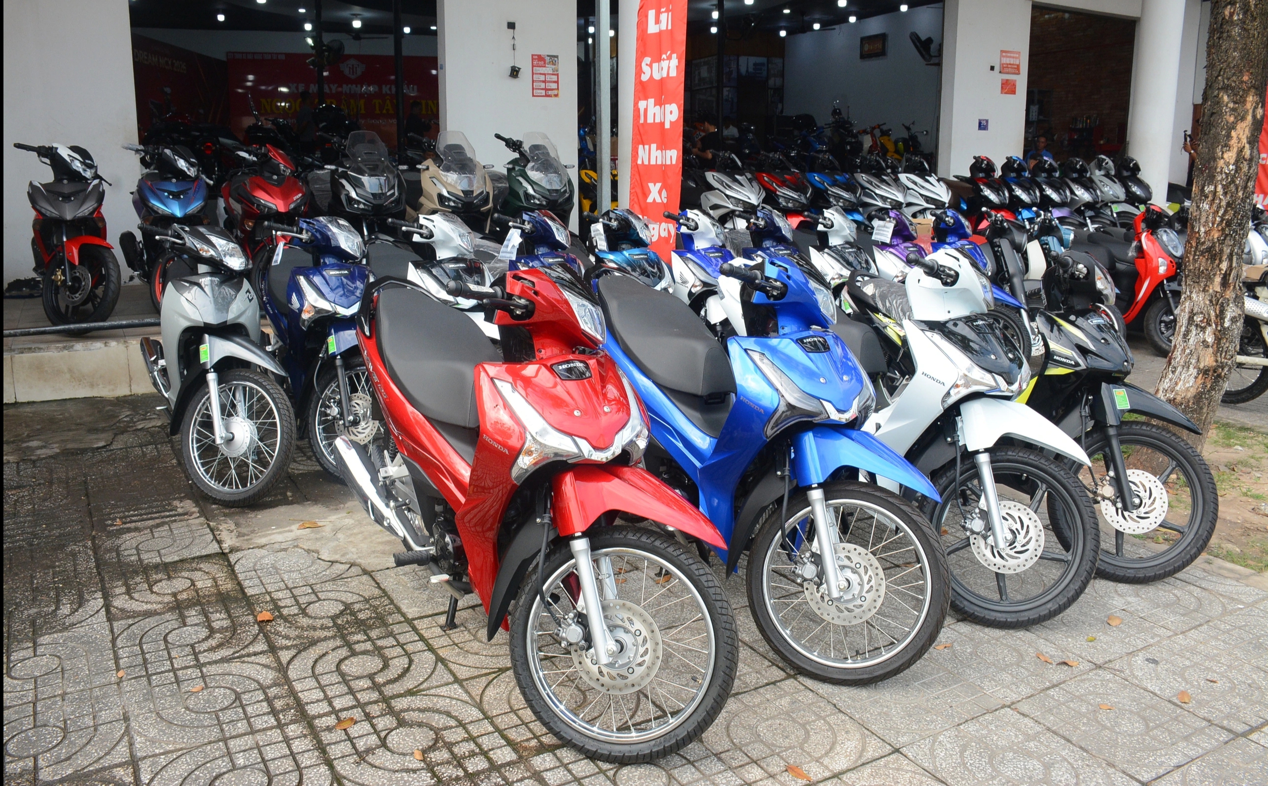 Đề xuất xe máy dưới 5 năm được miễn kiểm định khí thải trực tiếp- Ảnh 1. Đề xuất xe máy dưới 5 năm được miễn kiểm định khí thải trực tiếp- Ảnh 1.