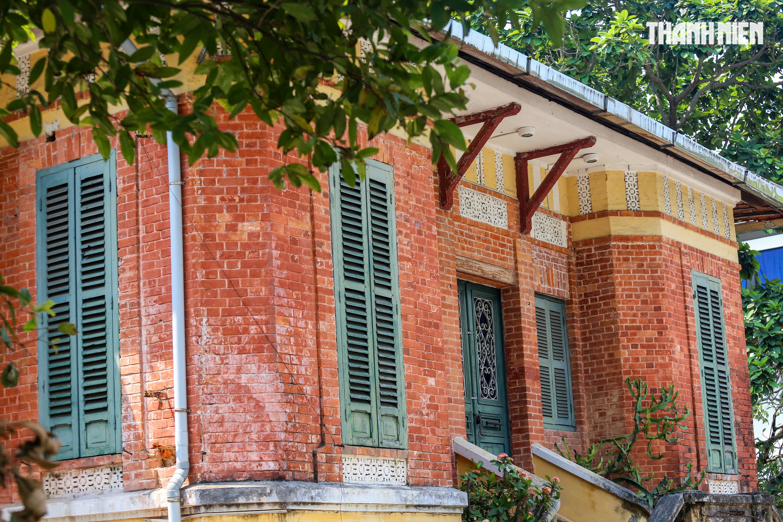 Cận cảnh biệt thự Ph&aacute;p tr&ecirc;n khu 'đất v&agrave;ng' ven s&ocirc;ng Hương trước khi bị th&aacute;o dỡ- Ảnh 6.