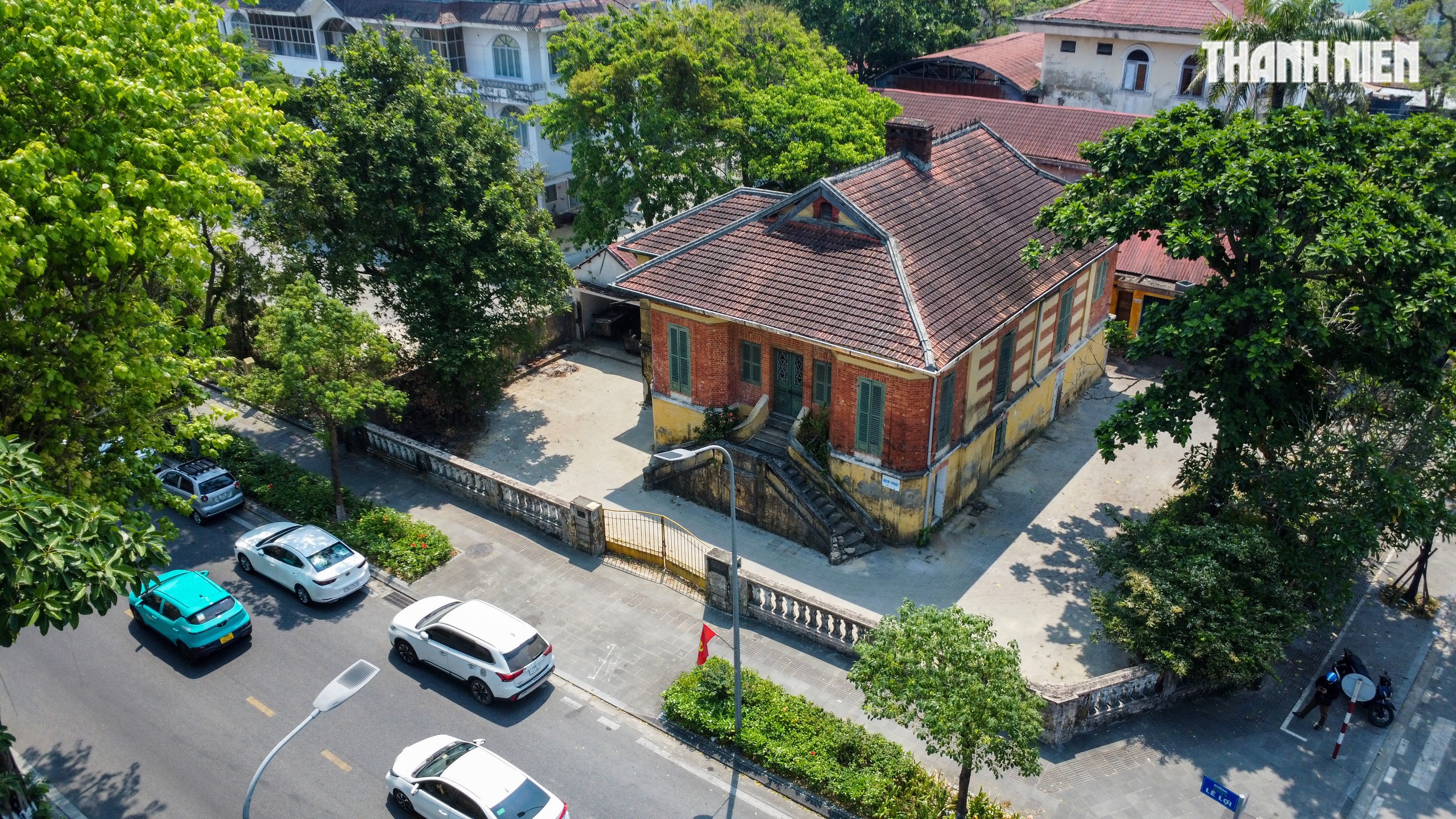 Cận cảnh biệt thự Ph&aacute;p tr&ecirc;n khu 'đất v&agrave;ng' ven s&ocirc;ng Hương trước khi bị th&aacute;o dỡ- Ảnh 1.