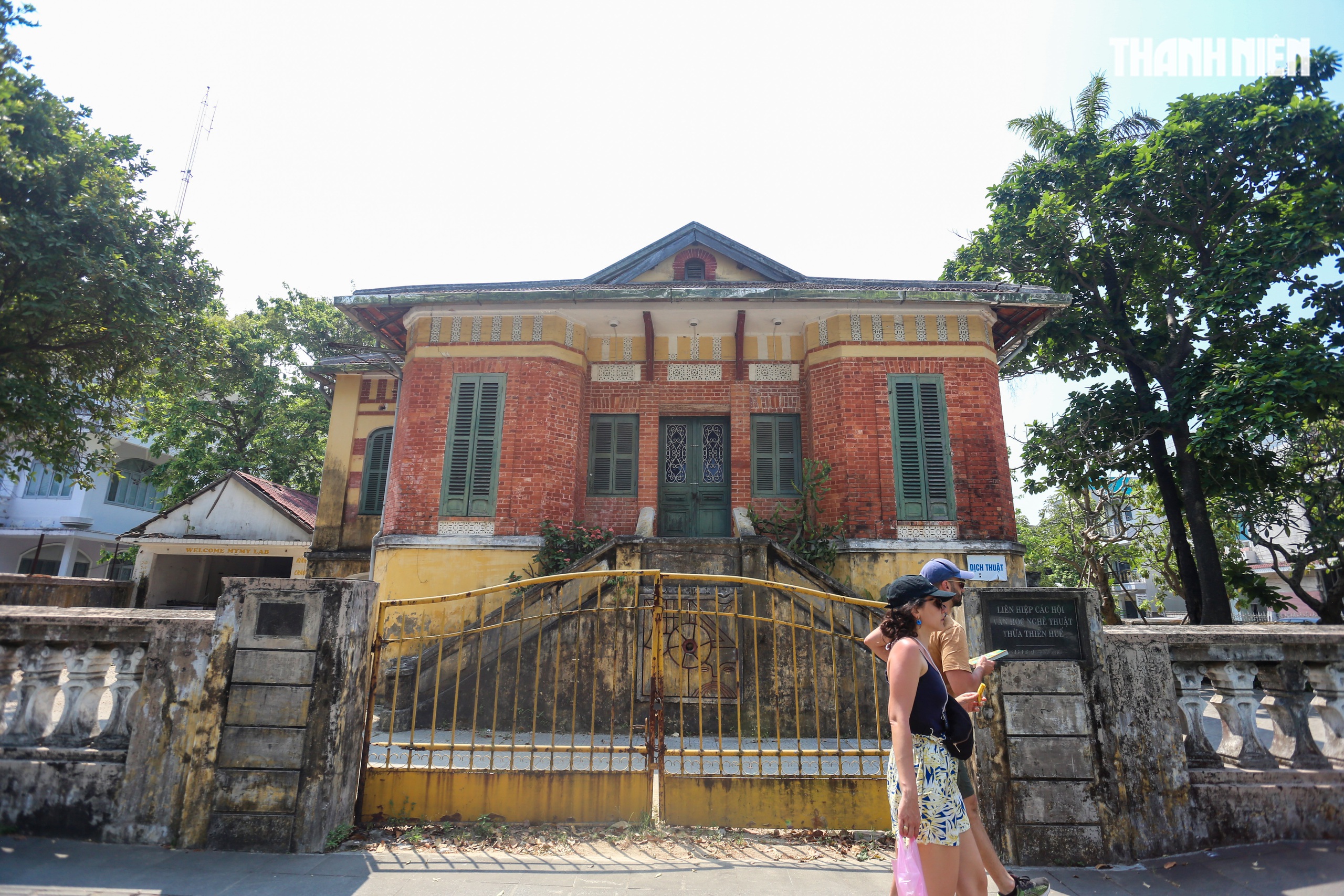 Cận cảnh biệt thự Ph&aacute;p tr&ecirc;n khu 'đất v&agrave;ng' ven s&ocirc;ng Hương trước khi bị th&aacute;o dỡ- Ảnh 7.