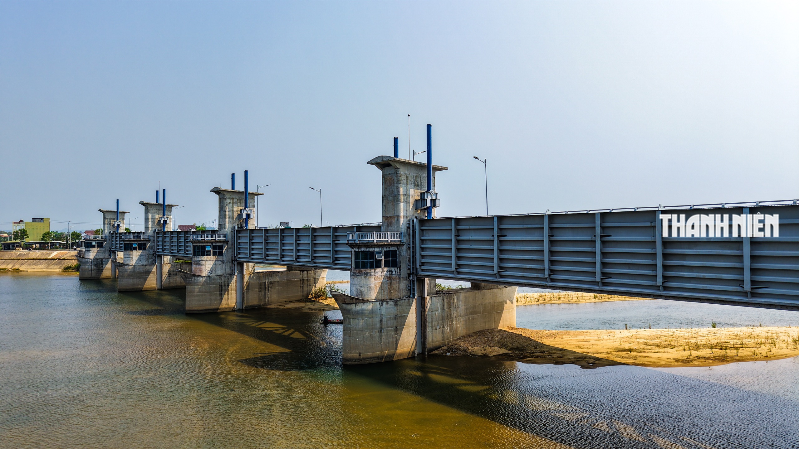 Cận cảnh đập d&acirc;ng hạ lưu s&ocirc;ng Tr&agrave; Kh&uacute;c trước ng&agrave;y vận h&agrave;nh t&iacute;ch nước thử nghiệm- Ảnh 5.