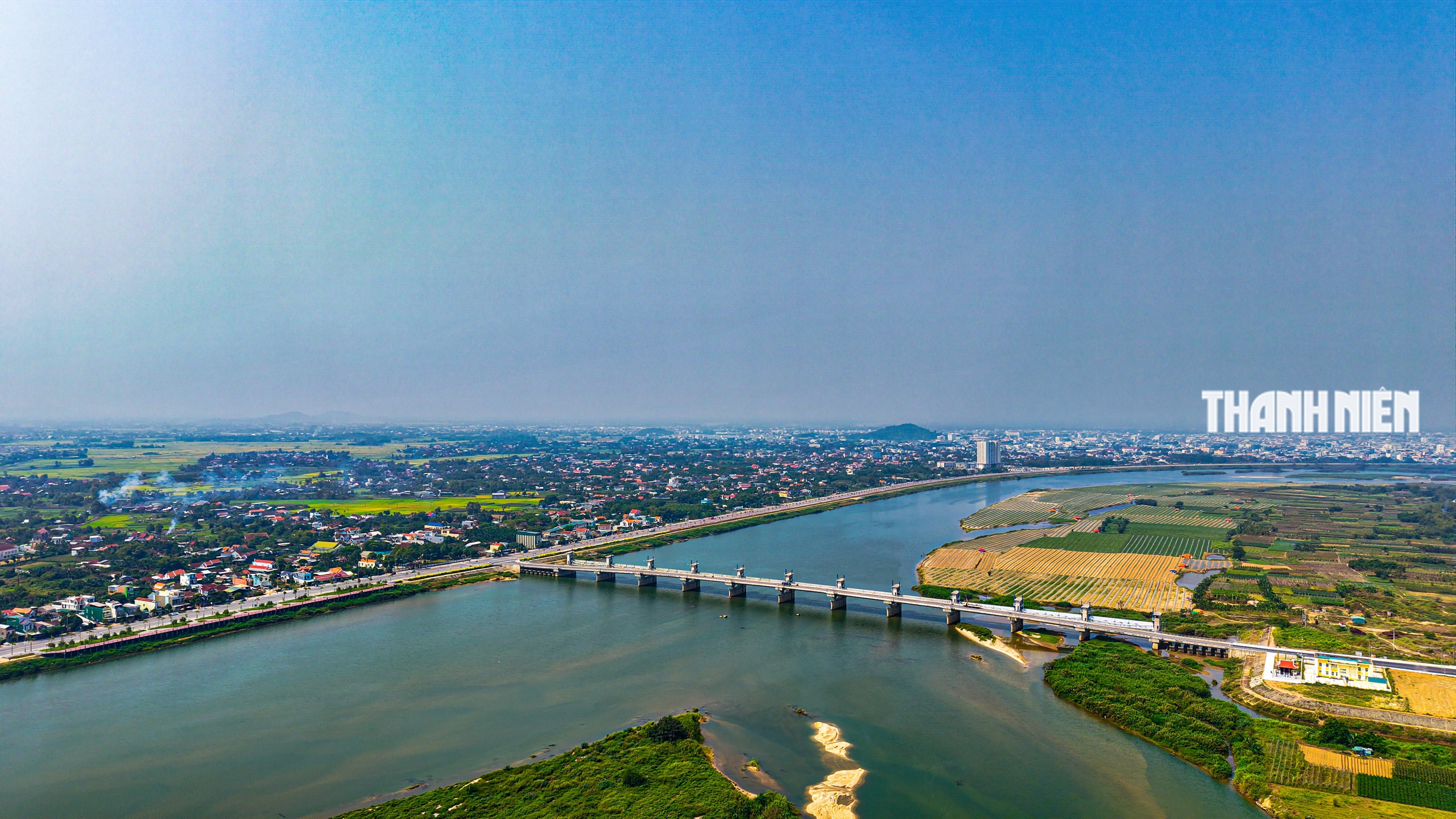 Cận cảnh đập d&acirc;ng hạ lưu s&ocirc;ng Tr&agrave; Kh&uacute;c trước ng&agrave;y vận h&agrave;nh t&iacute;ch nước thử nghiệm- Ảnh 8.