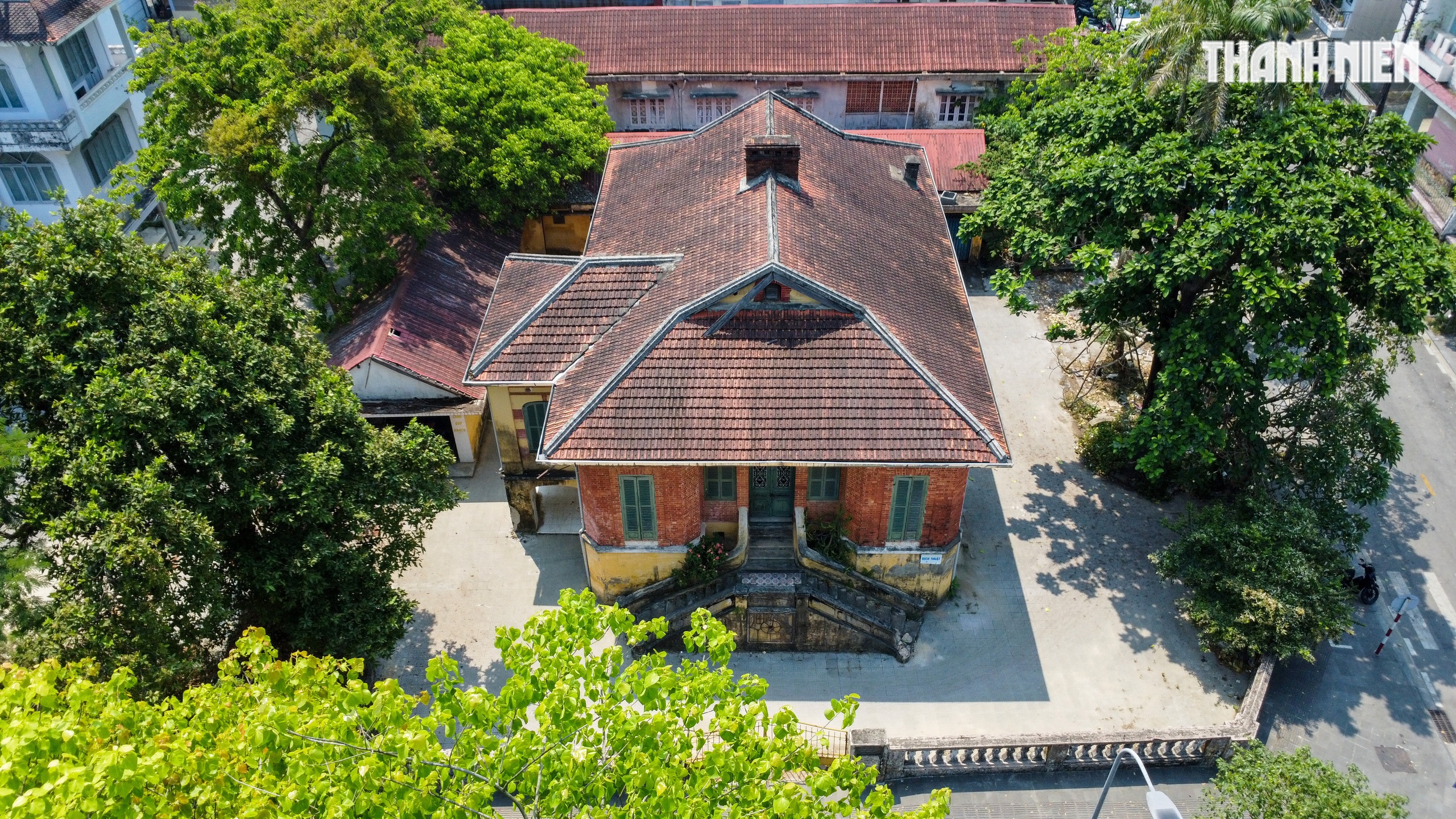 Cận cảnh biệt thự Ph&aacute;p tr&ecirc;n khu 'đất v&agrave;ng' ven s&ocirc;ng Hương trước khi bị th&aacute;o dỡ- Ảnh 17.