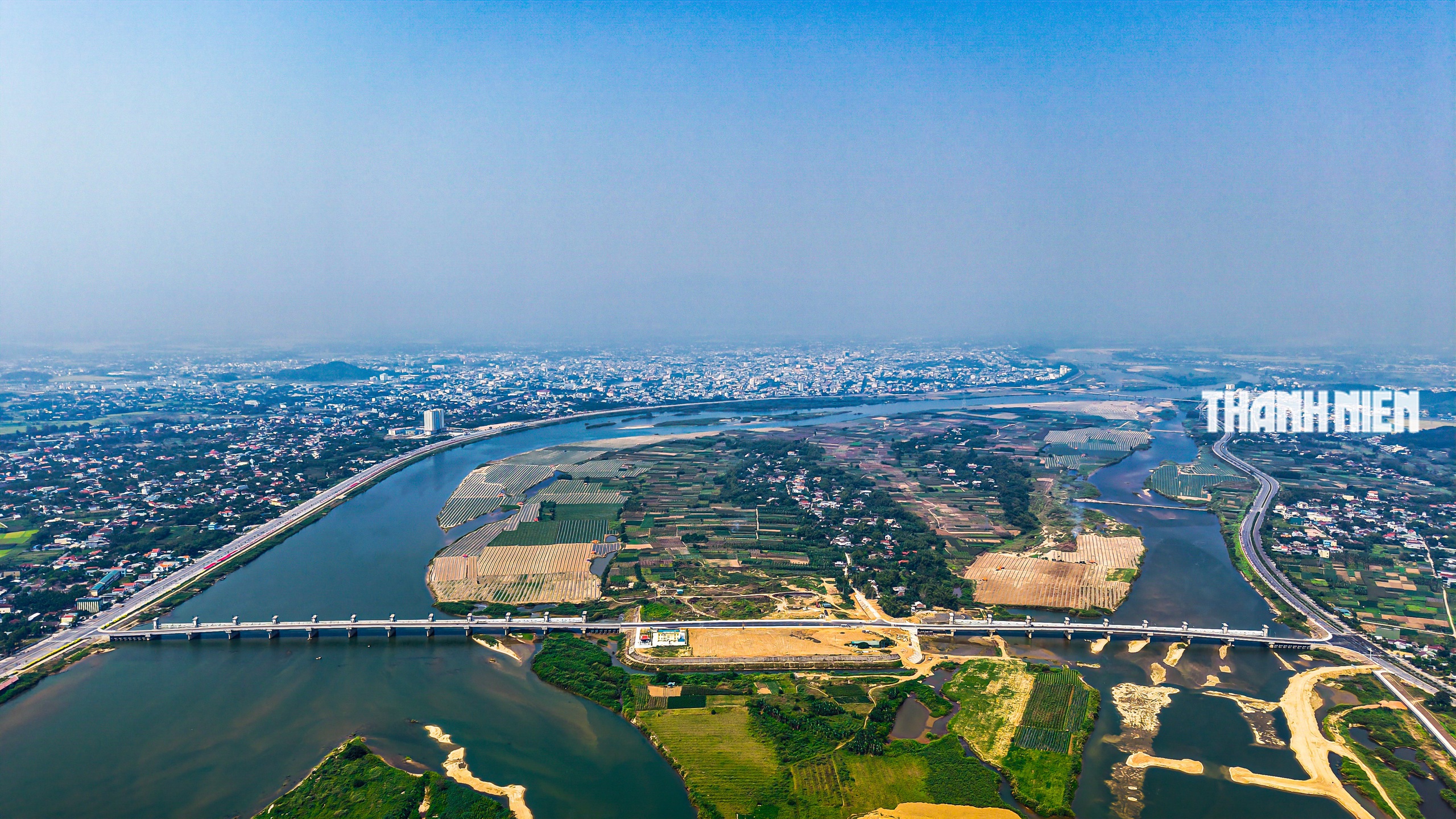 Cận cảnh đập d&acirc;ng hạ lưu s&ocirc;ng Tr&agrave; Kh&uacute;c trước ng&agrave;y vận h&agrave;nh t&iacute;ch nước thử nghiệm- Ảnh 1.