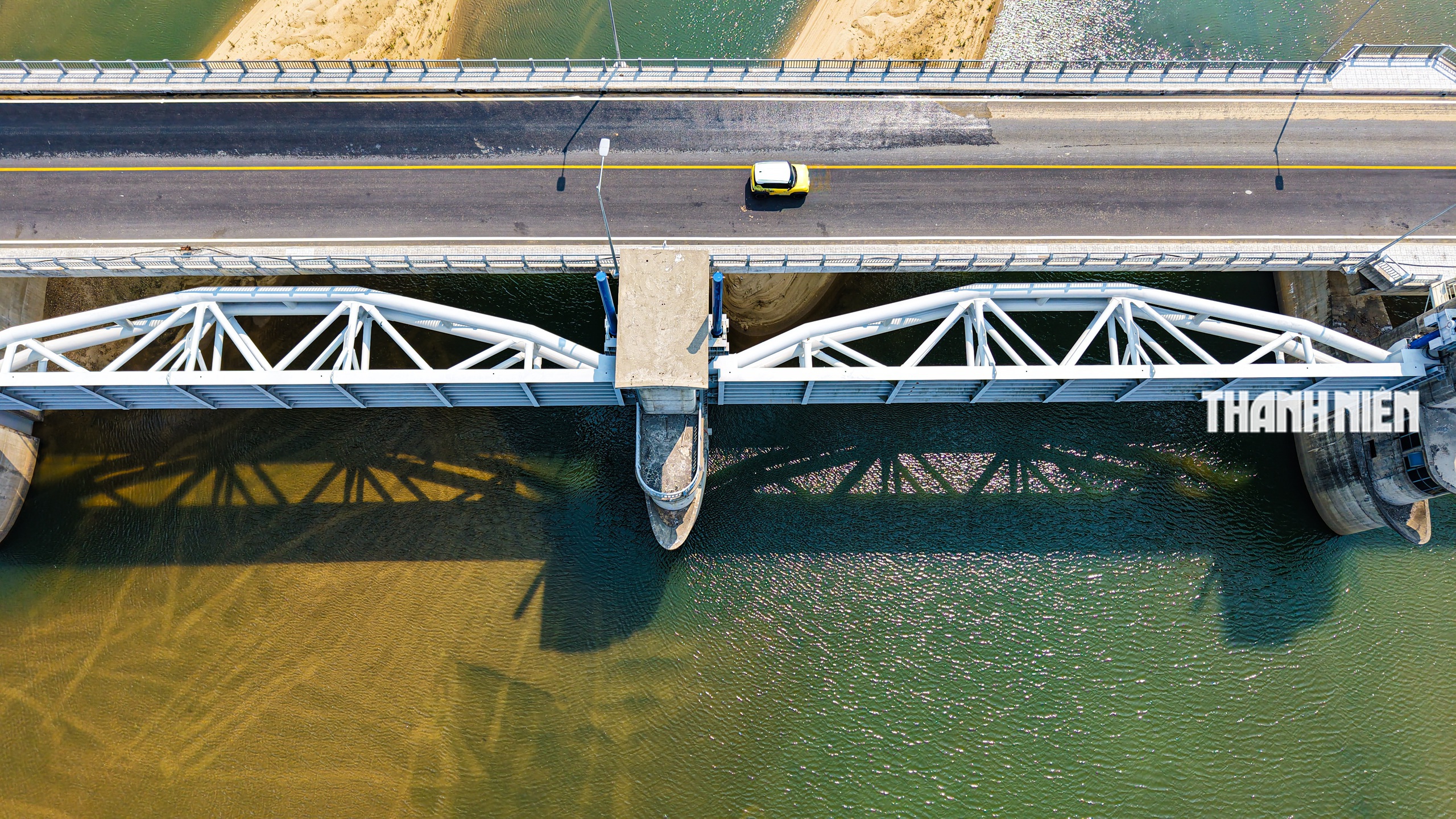 Cận cảnh đập d&acirc;ng hạ lưu s&ocirc;ng Tr&agrave; Kh&uacute;c trước ng&agrave;y vận h&agrave;nh t&iacute;ch nước thử nghiệm- Ảnh 4.