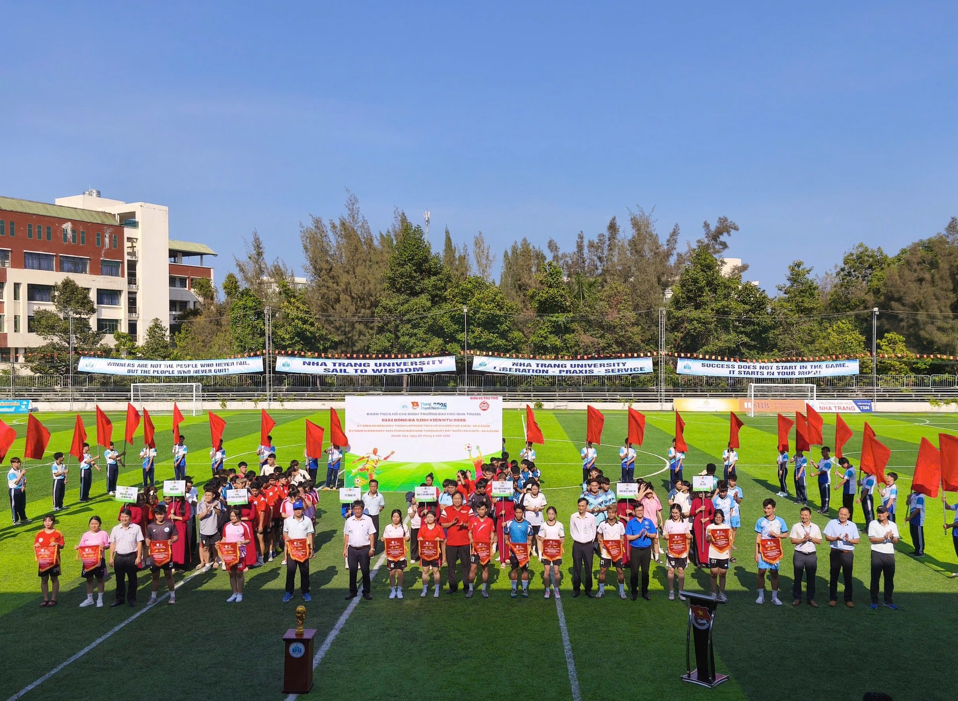 Trường ĐH Nha Trang tổ chức giải bóng đá sinh viên sau dấu ấn TNSV THACO Cup- Ảnh 1. Trường ĐH Nha Trang tổ chức giải bóng đá sinh viên sau dấu ấn TNSV THACO Cup- Ảnh 1.