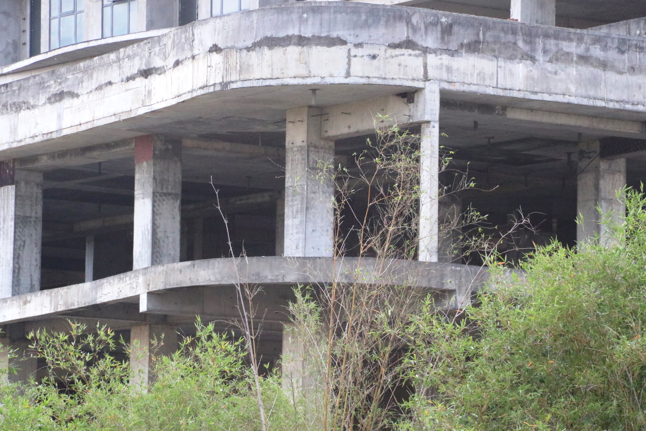 Cận cảnh 'si&ecirc;u dự &aacute;n' 11.000 tỉ đồng hoang t&agrave;n tr&ecirc;n đất v&agrave;ng ở Đ&agrave; Nẵng- Ảnh 2.