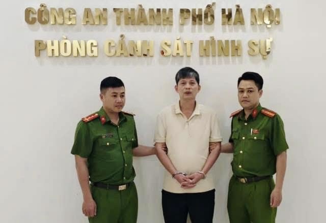 Bị bắt v&igrave; d&ugrave;ng &ocirc; t&ocirc; chặn lối v&agrave;o hầm chung cư- Ảnh 1.