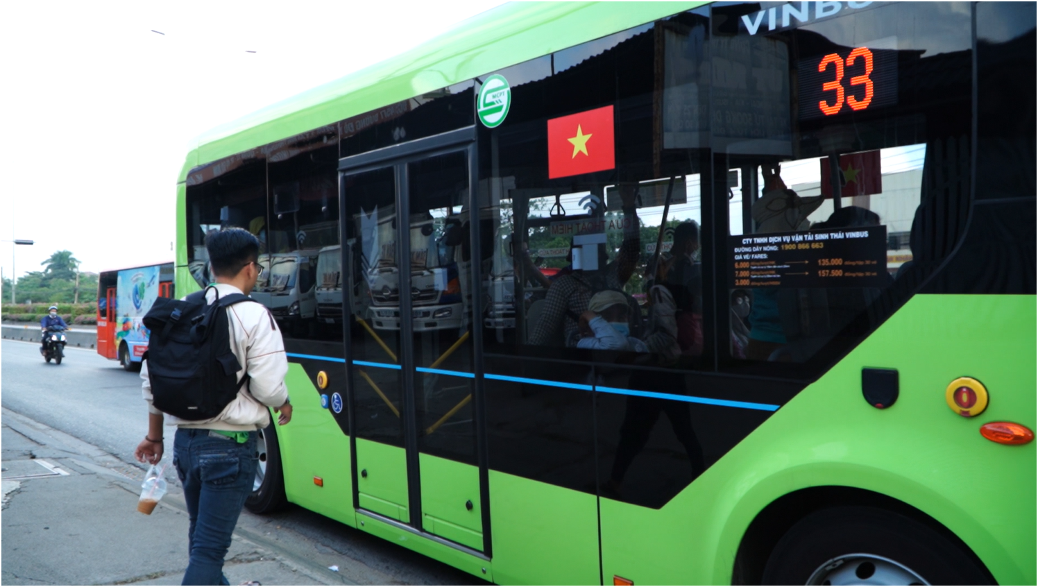 Trải nghiệm đi xe buýt 14 km mất 2 tiếng: Thách thức cho dân văn phòng - Ảnh 2. Trải nghiệm đi xe buýt 14 km mất 2 tiếng: Thách thức cho dân văn phòng - Ảnh 2.