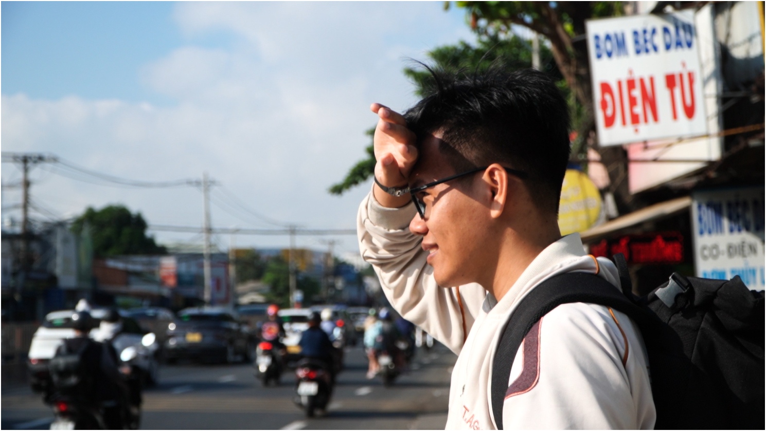 Trải nghiệm đi xe buýt 14 km mất 2 tiếng: Thách thức cho dân văn phòng - Ảnh 6. Trải nghiệm đi xe buýt 14 km mất 2 tiếng: Thách thức cho dân văn phòng - Ảnh 6.