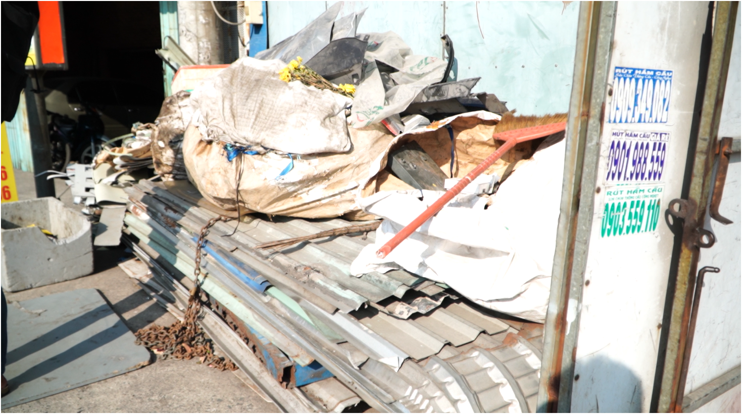 Trải nghiệm đi xe buýt 14 km mất 2 tiếng: Thách thức cho dân văn phòng - Ảnh 10. Trải nghiệm đi xe buýt 14 km mất 2 tiếng: Thách thức cho dân văn phòng - Ảnh 10.