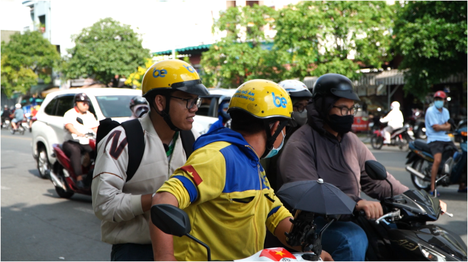 Trải nghiệm đi xe buýt 14 km mất 2 tiếng: Thách thức cho dân văn phòng - Ảnh 7. Trải nghiệm đi xe buýt 14 km mất 2 tiếng: Thách thức cho dân văn phòng - Ảnh 7.