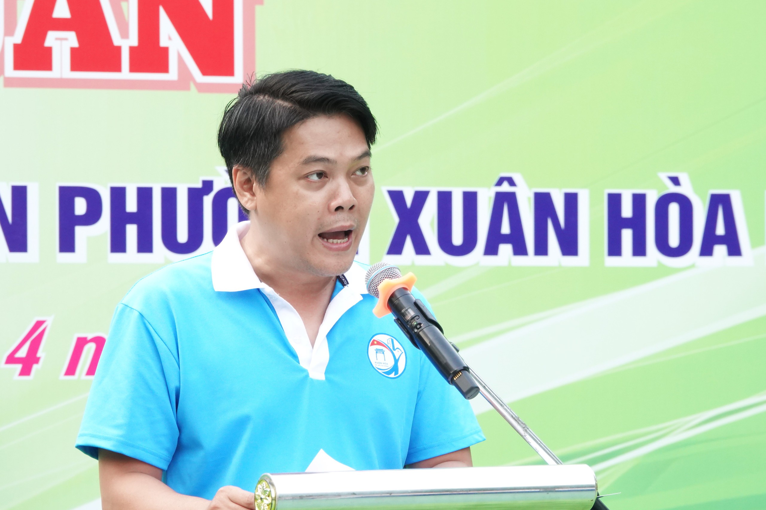 Phường trung tâm TP.HCM xử lý lấn chiếm vỉa hè, gắn bảng số nhà mới- Ảnh 1.