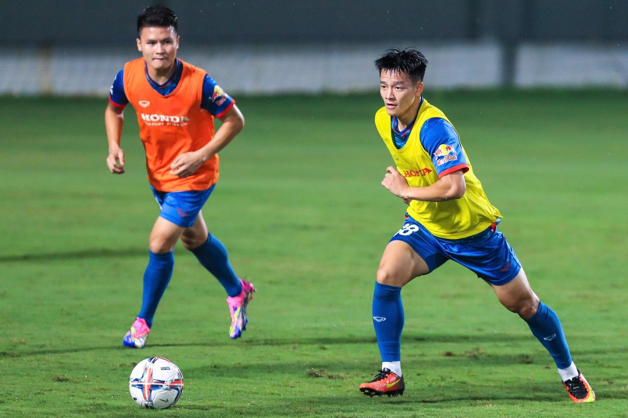 Đội tuyển Việt Nam đừng qu&ecirc;n nh&acirc;n tố trẻ- Ảnh 1.