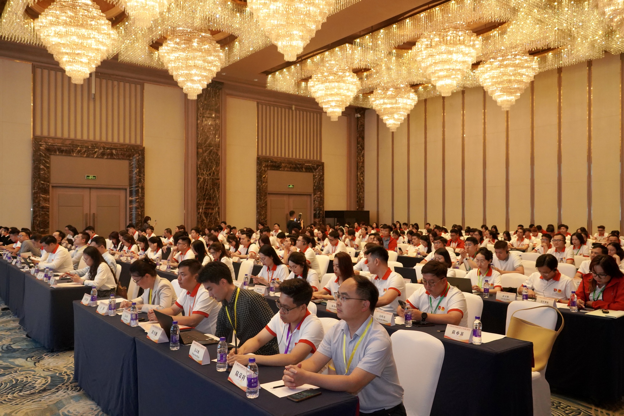 Gần 200 thanh, thiếu nhi Việt Nam tham gia &lsquo;h&agrave;nh tr&igrave;nh đỏ&rsquo; tại Trung Quốc- Ảnh 6.