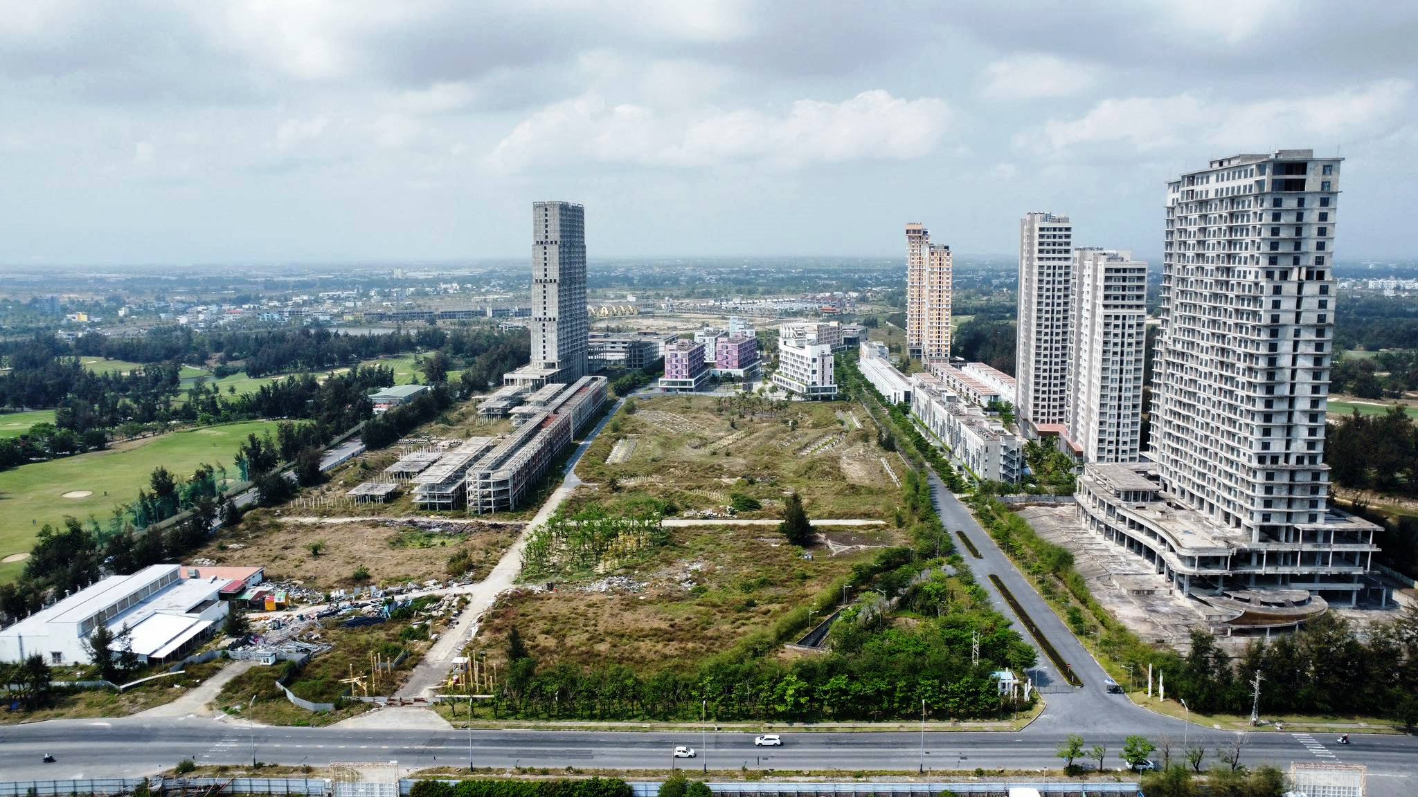 Cận cảnh 'si&ecirc;u dự &aacute;n' 11.000 tỉ đồng hoang t&agrave;n tr&ecirc;n đất v&agrave;ng ở Đ&agrave; Nẵng- Ảnh 17.