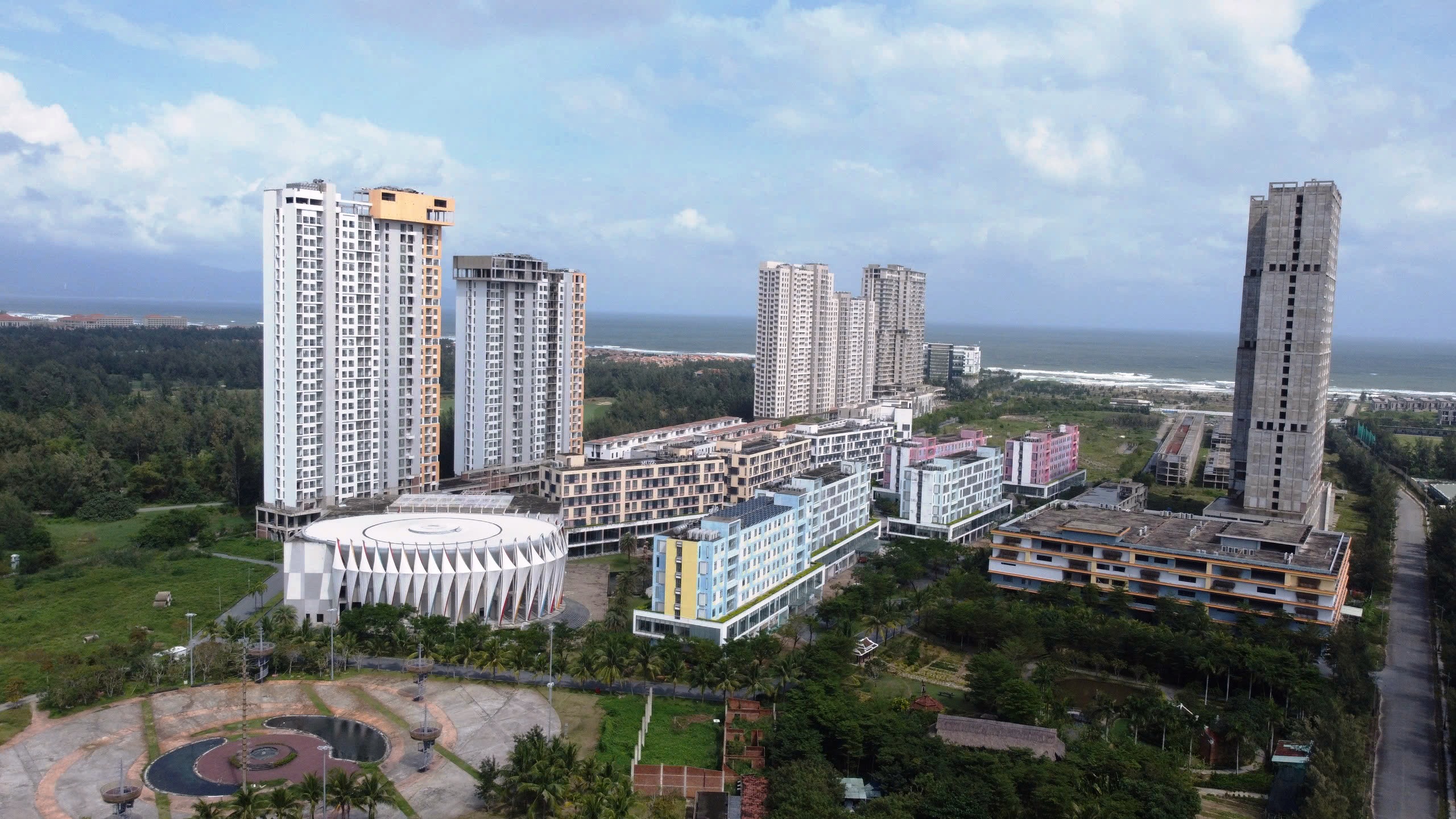 Cận cảnh 'si&ecirc;u dự &aacute;n' 11.000 tỉ đồng hoang t&agrave;n tr&ecirc;n đất v&agrave;ng ở Đ&agrave; Nẵng- Ảnh 9.