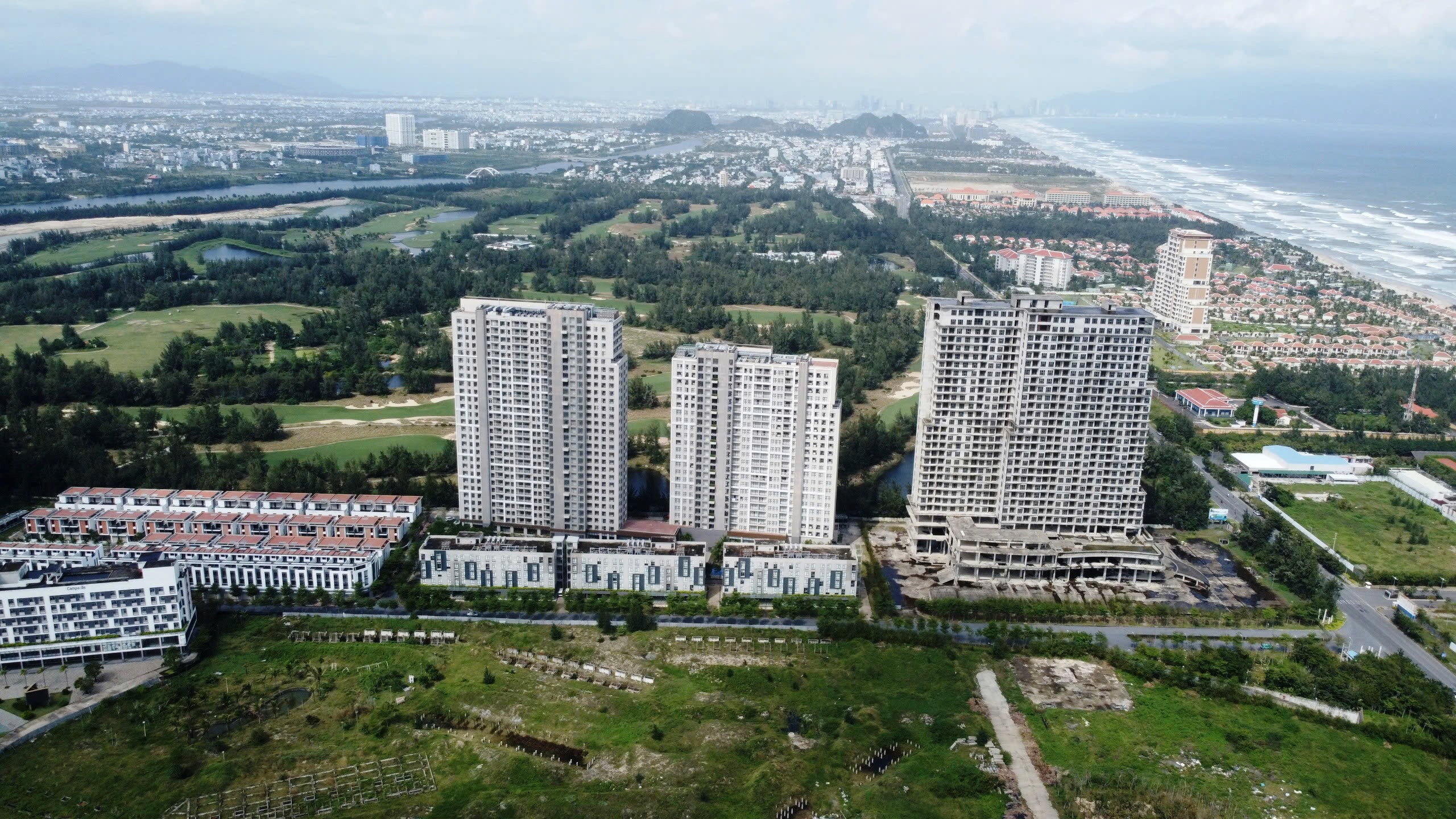 Cận cảnh 'si&ecirc;u dự &aacute;n' 11.000 tỉ đồng hoang t&agrave;n tr&ecirc;n đất v&agrave;ng ở Đ&agrave; Nẵng- Ảnh 8.