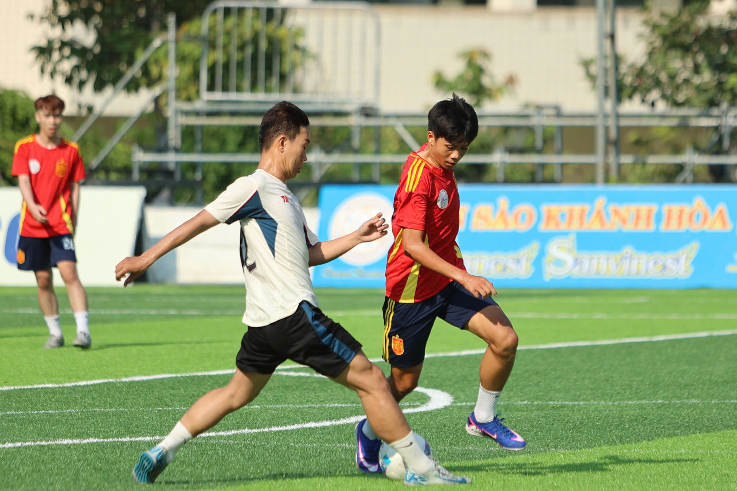 Trường ĐH Nha Trang tổ chức giải bóng đá sinh viên sau dấu ấn TNSV THACO Cup- Ảnh 3. Trường ĐH Nha Trang tổ chức giải bóng đá sinh viên sau dấu ấn TNSV THACO Cup- Ảnh 3.