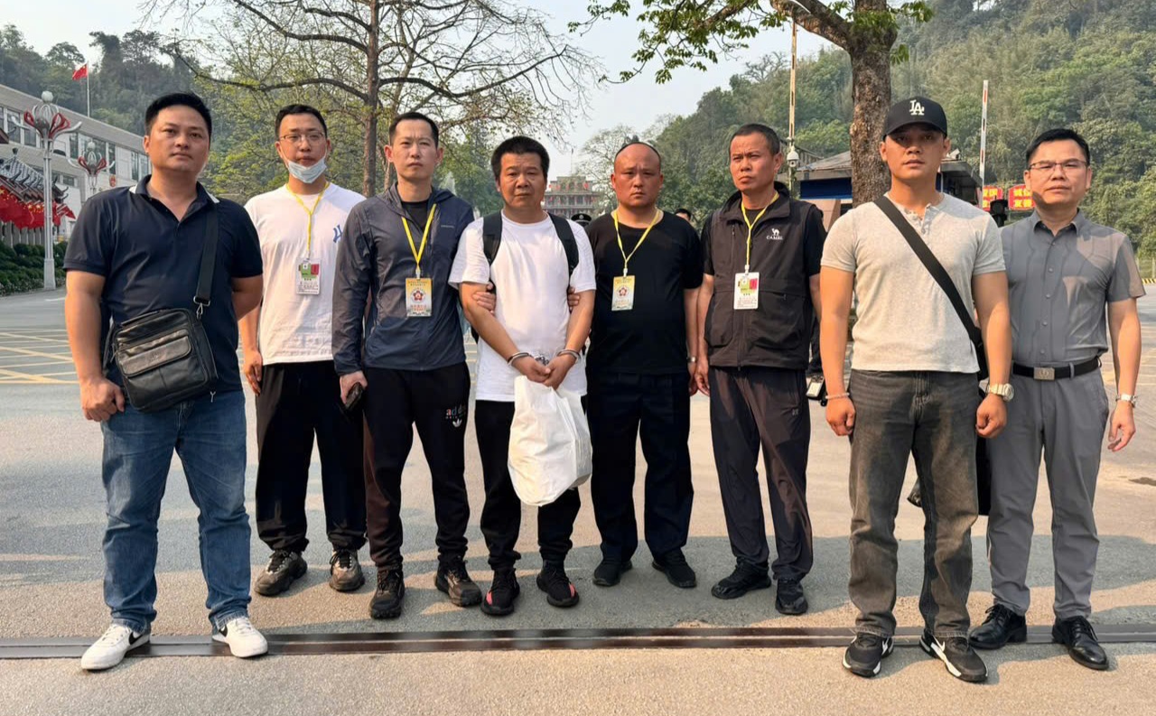 Truy bắt đối tượng truy nã quốc tế lẩn trốn tại chung cư ở Đà Nẵng- Ảnh 1.