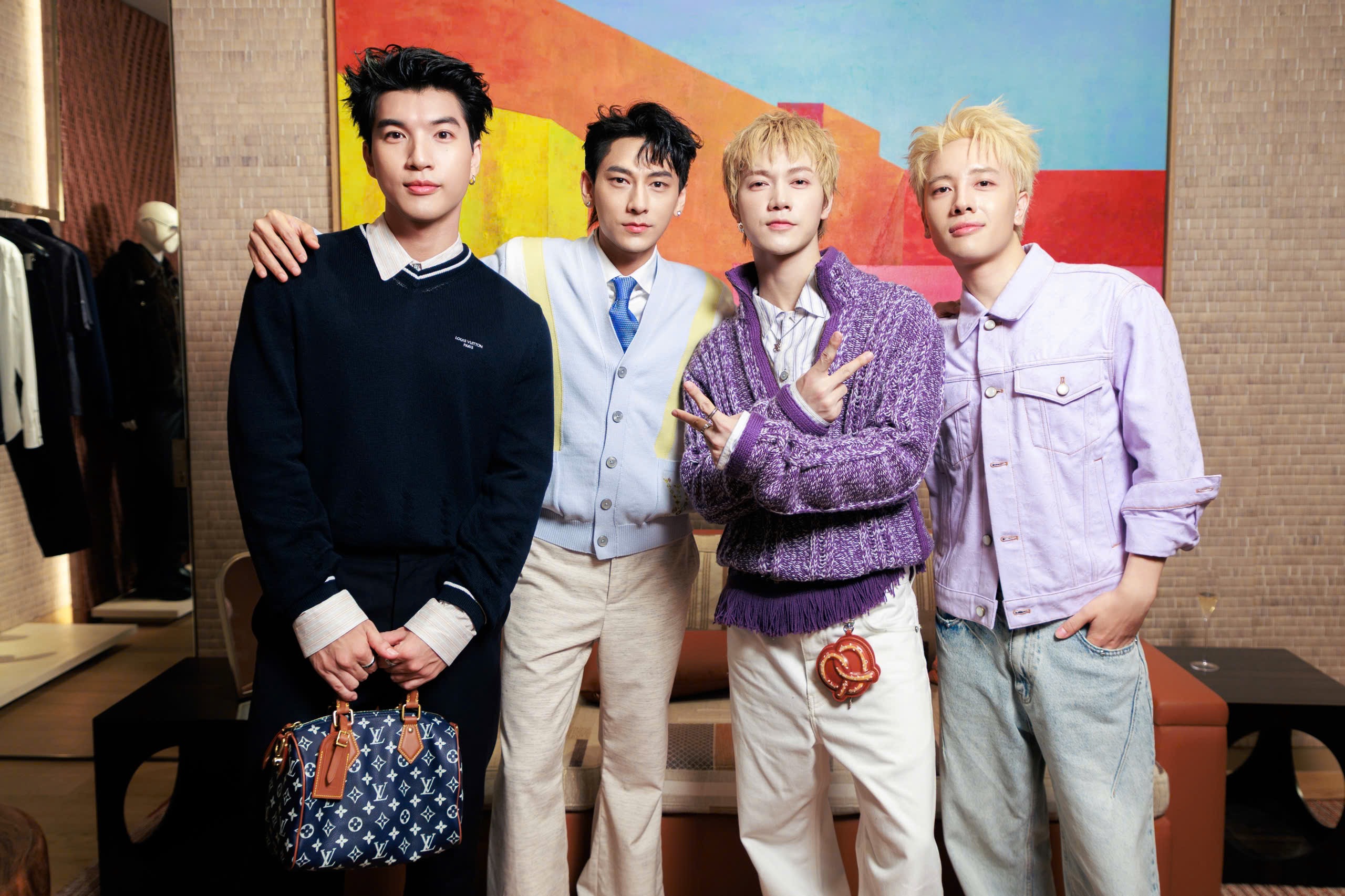 Diễn vi&ecirc;n 'Mưa đỏ' đọ visual c&ugrave;ng d&agrave;n anh trai tại sự kiện - Ảnh 2.