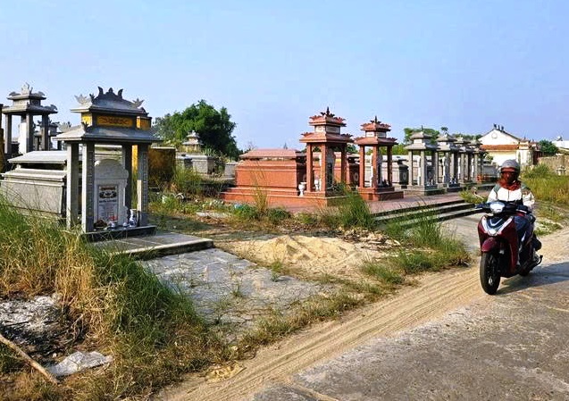 Đà Nẵng sẽ di dời gần 400.000 ngôi mộ để tái thiết không gian đô thị - Ảnh 1. Đà Nẵng sẽ di dời gần 400.000 ngôi mộ để tái thiết không gian đô thị - Ảnh 1.