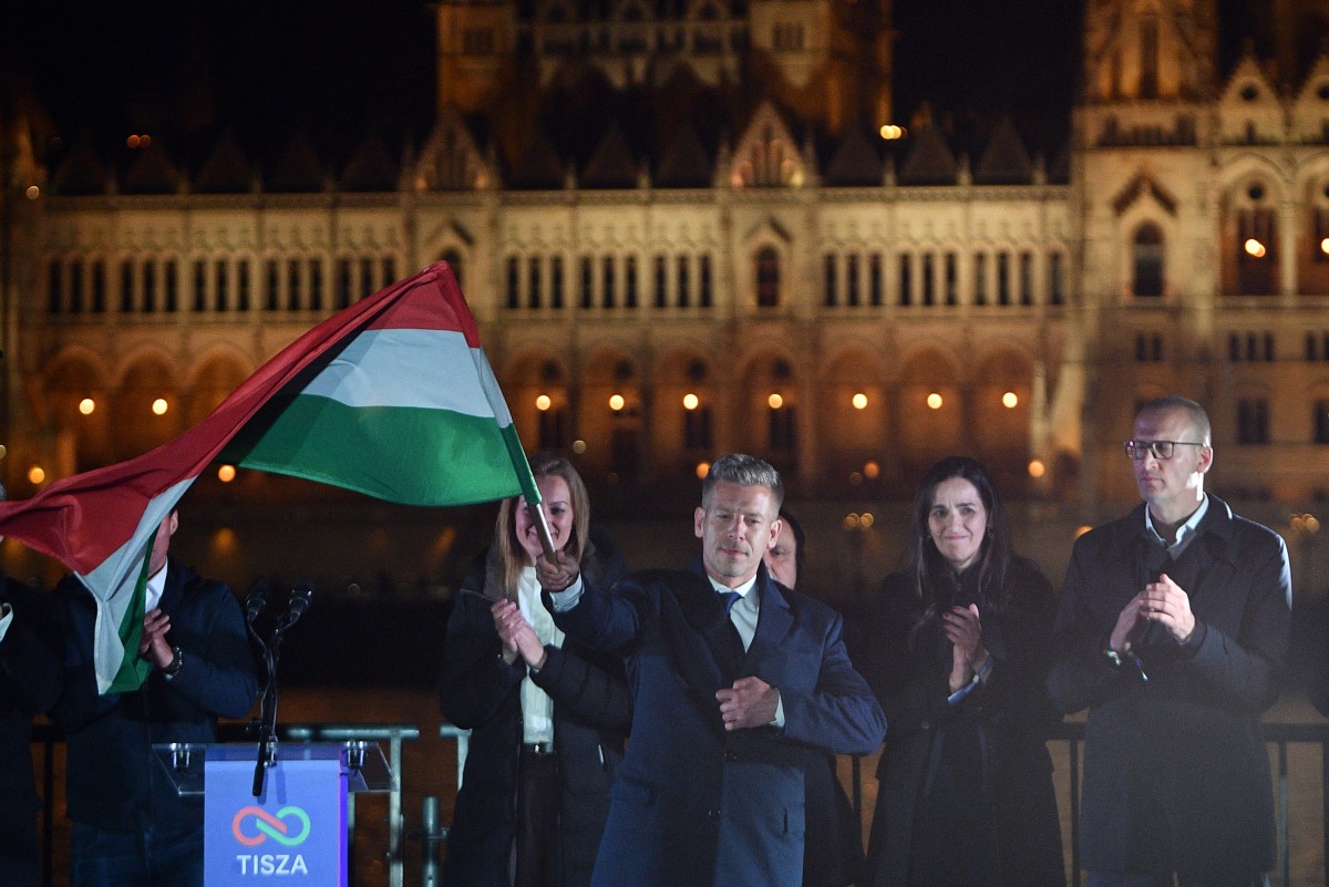 Thủ tướng Orbán thua bầu cử Hungary 2026 sau 16 năm cầm quyền - Ảnh 1. Thủ tướng Orbán thua bầu cử Hungary 2026 sau 16 năm cầm quyền - Ảnh 1.