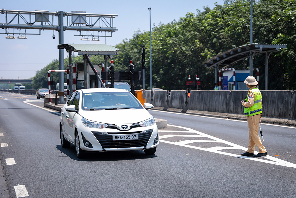 Phương pháp ngăn chặn vi phạm dừng đỗ sai quy định trên cao tốc năm 2026 - Ảnh 4. Phương pháp ngăn chặn vi phạm dừng đỗ sai quy định trên cao tốc năm 2026 - Ảnh 4.