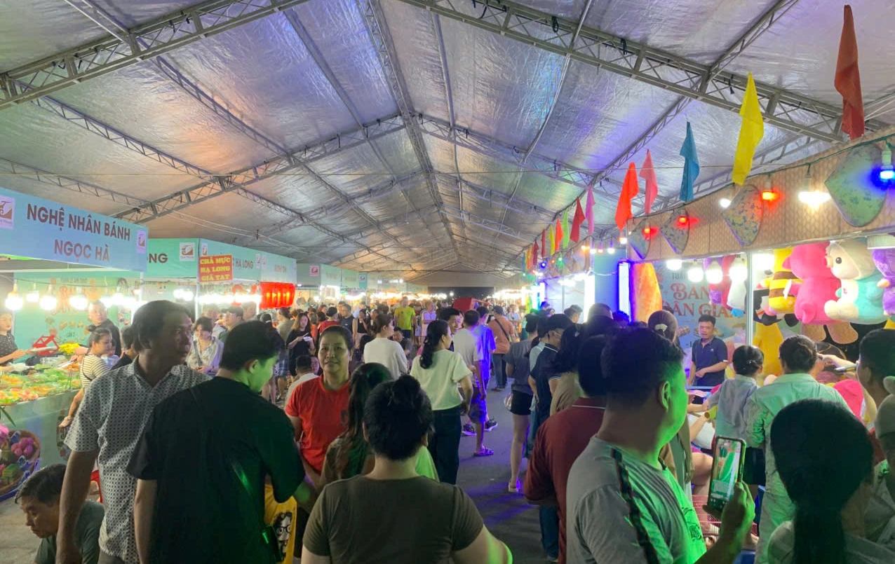 Người trẻ rủ nhau đến đ&acirc;y ăn b&aacute;nh d&acirc;n gian thỏa th&iacute;ch - Ảnh 6.