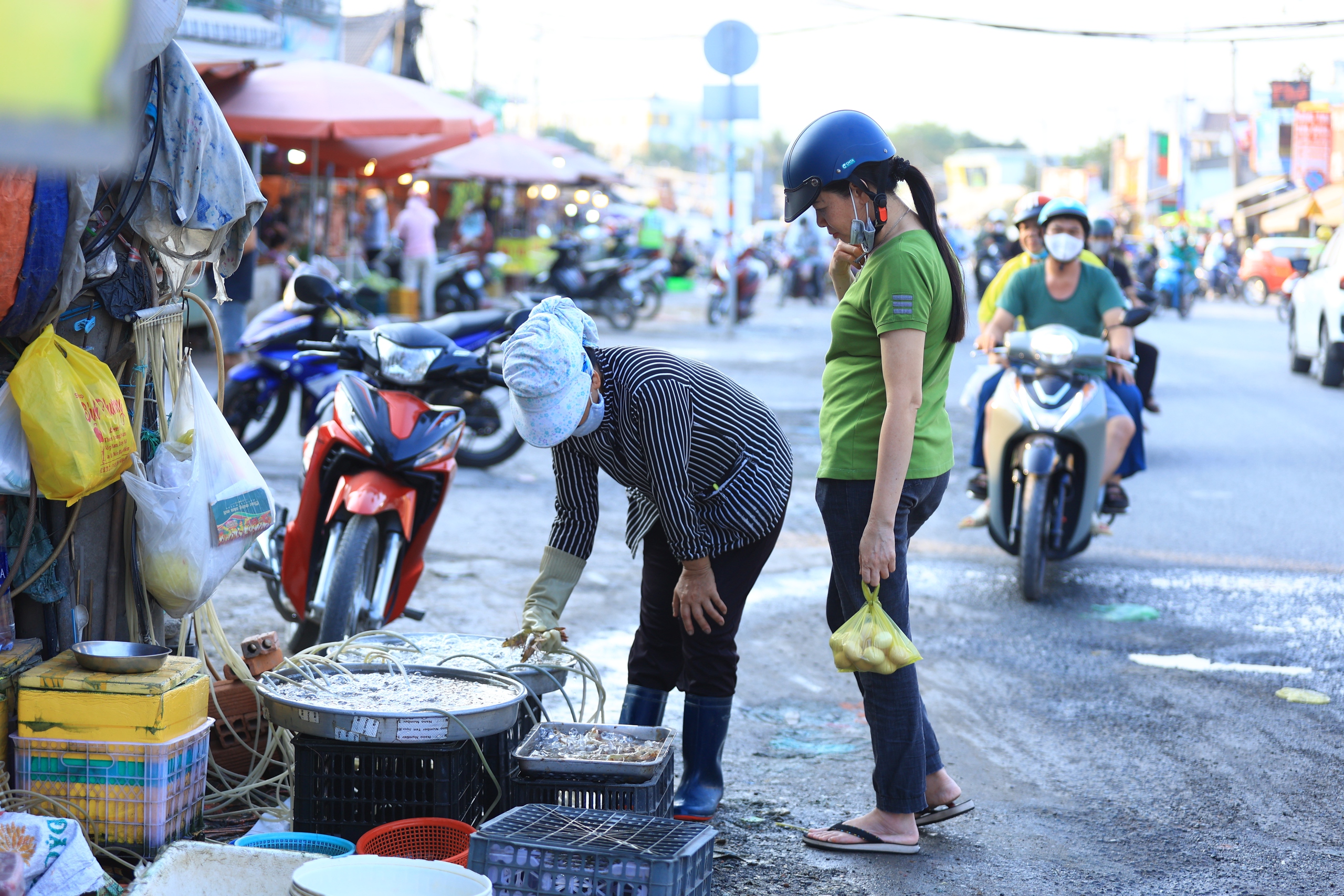 Giá thực phẩm tăng: Lao động ở TP.HCM than '100.000 đồng không đủ 3 bữa'- Ảnh 3.