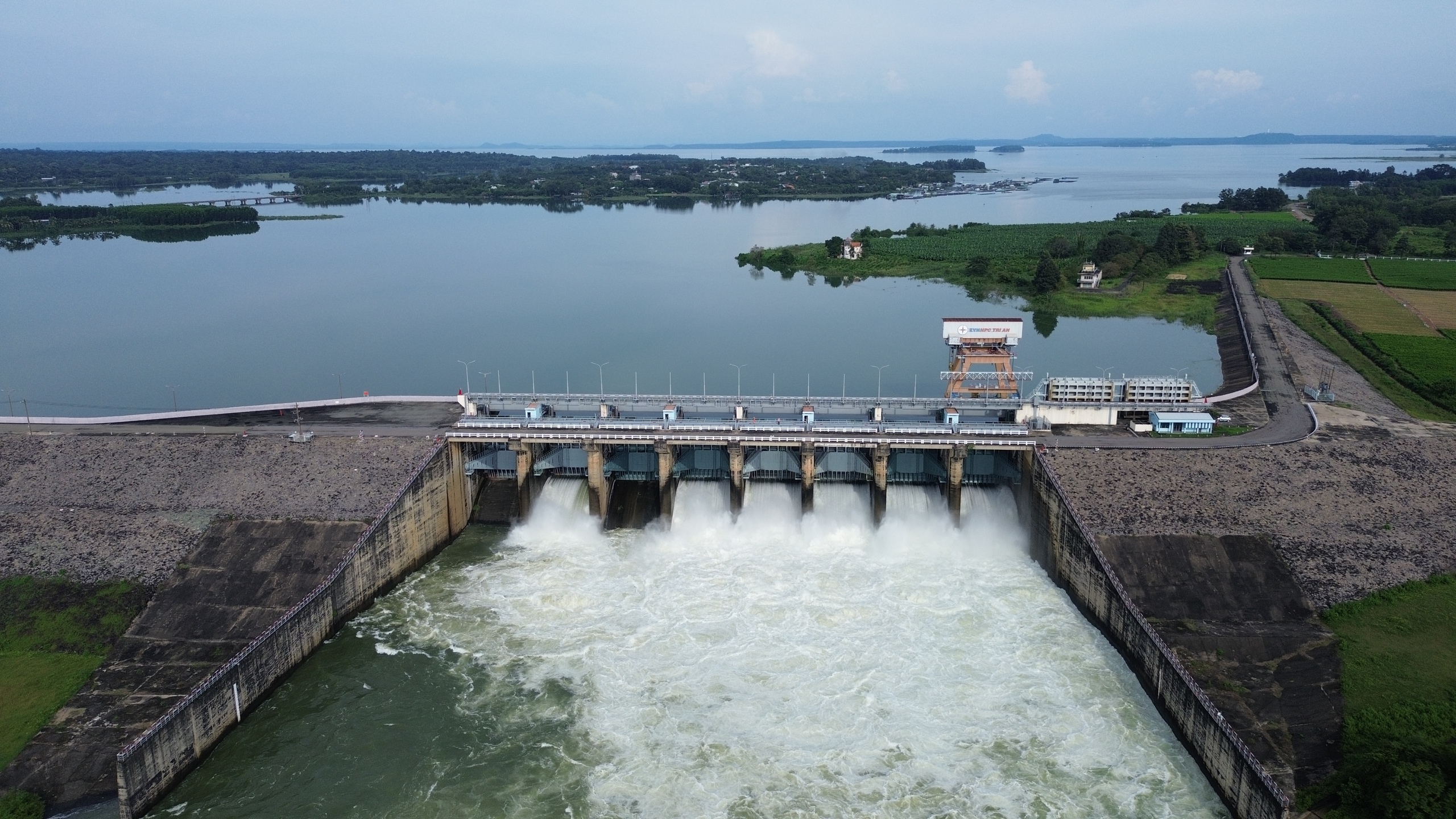 Thành lập 10 phường mới ở Đồng Nai và tiềm năng du lịch hồ Trị An 2026 - Ảnh 3. Thành lập 10 phường mới ở Đồng Nai và tiềm năng du lịch hồ Trị An 2026 - Ảnh 3.