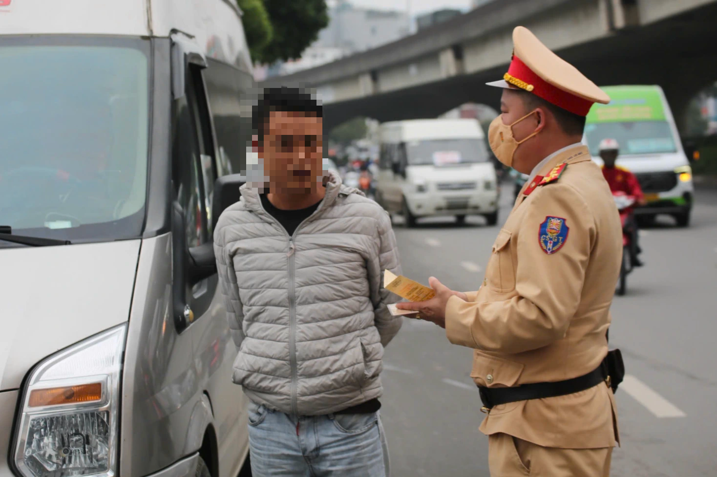 'Xe ghép' cạnh tranh thiếu công bằng, gây thất thu ngân sách? - Ảnh 1.