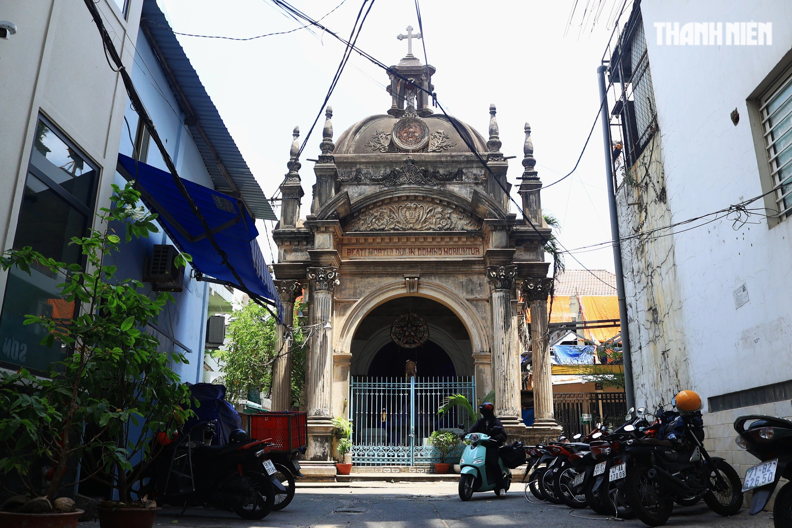 Mộ cổ kiến trúc giống nhà thờ 112 năm ở TP.HCM: Dấu tích tri huyện xưa- Ảnh 9. Mộ cổ kiến trúc giống nhà thờ 112 năm ở TP.HCM: Dấu tích tri huyện xưa- Ảnh 9.