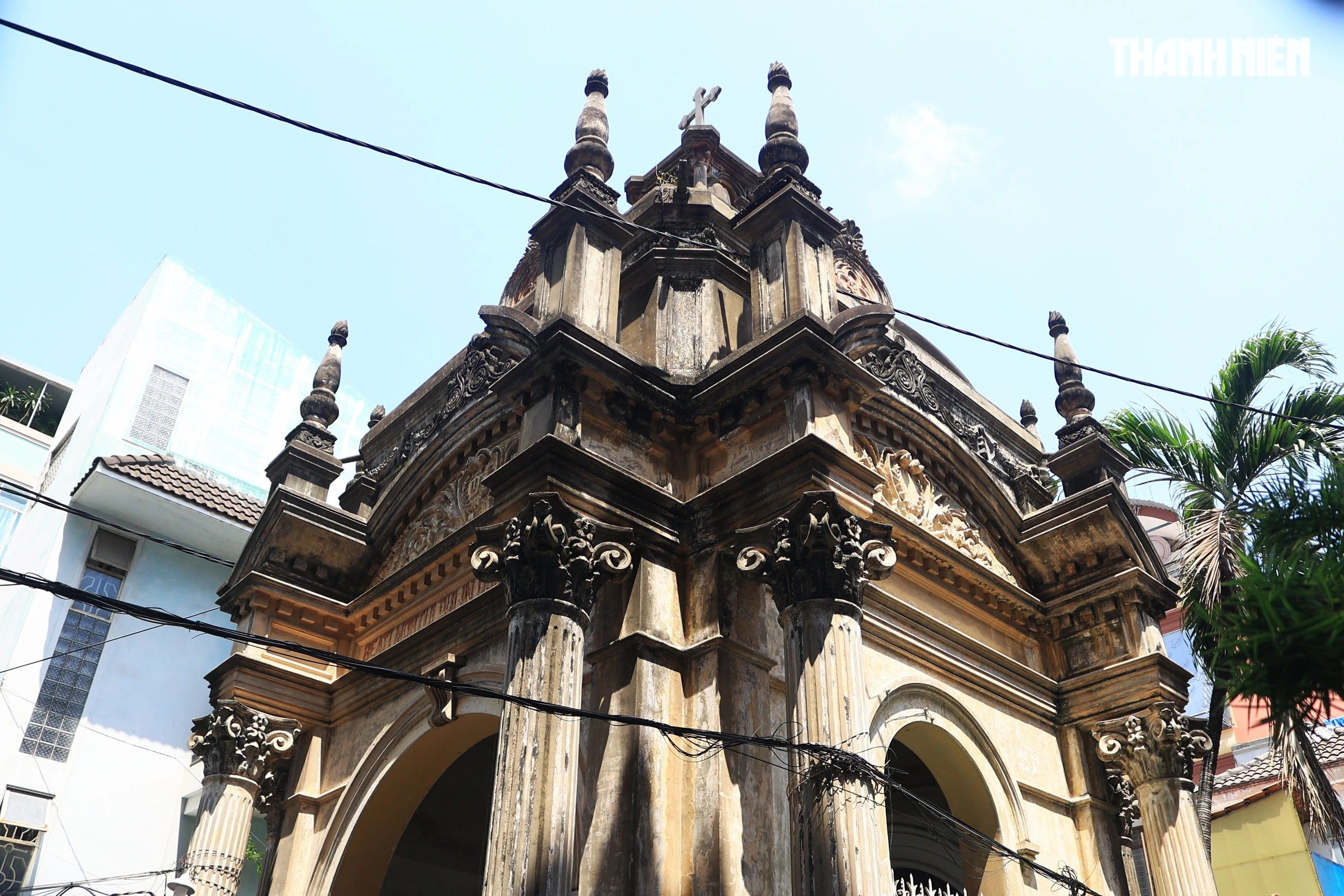 Mộ cổ kiến trúc giống nhà thờ 112 năm ở TP.HCM: Dấu tích tri huyện xưa- Ảnh 3. Mộ cổ kiến trúc giống nhà thờ 112 năm ở TP.HCM: Dấu tích tri huyện xưa- Ảnh 3.